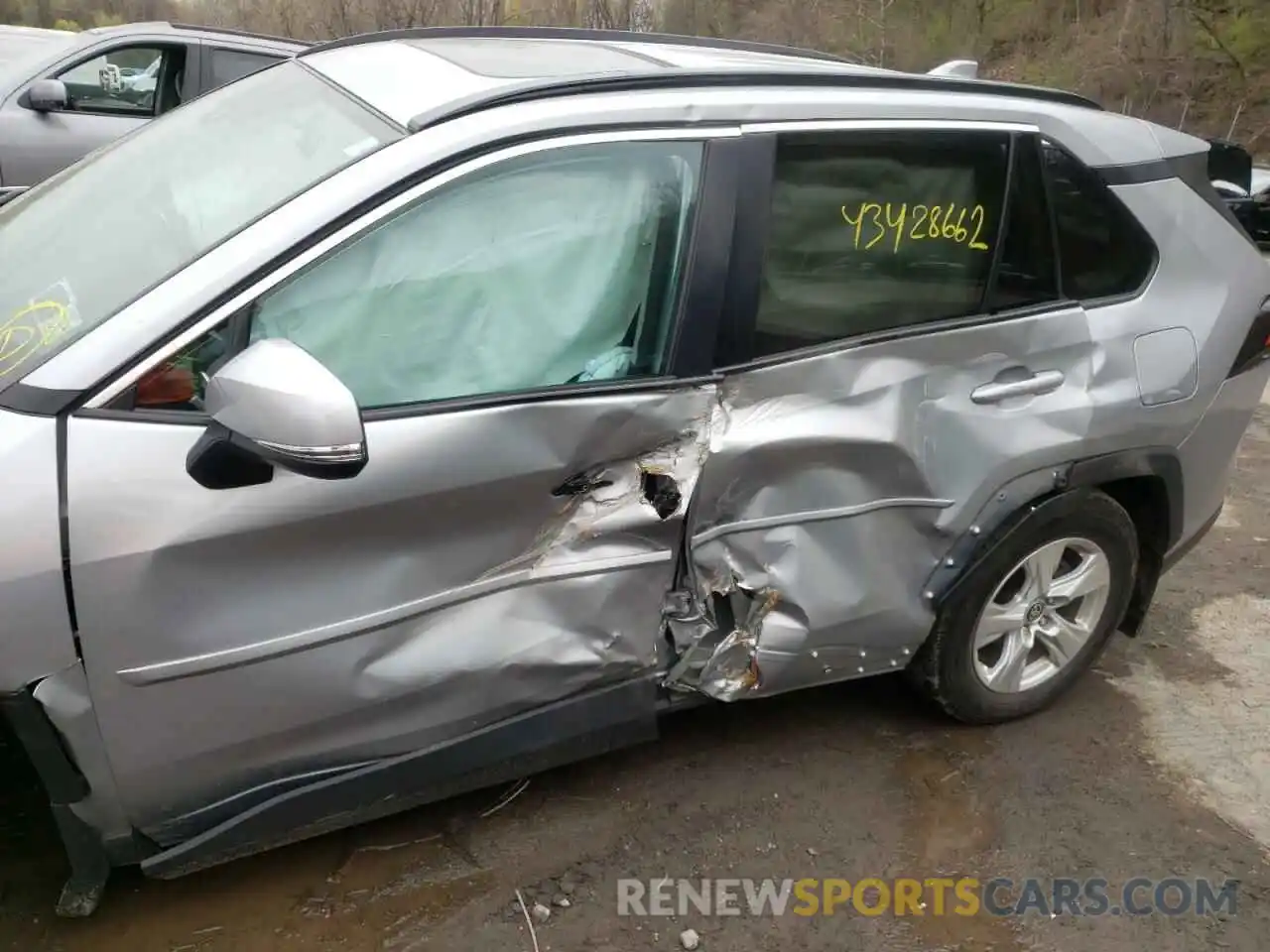 9 Photograph of a damaged car 2T3P1RFV4MC189516 TOYOTA RAV4 2021