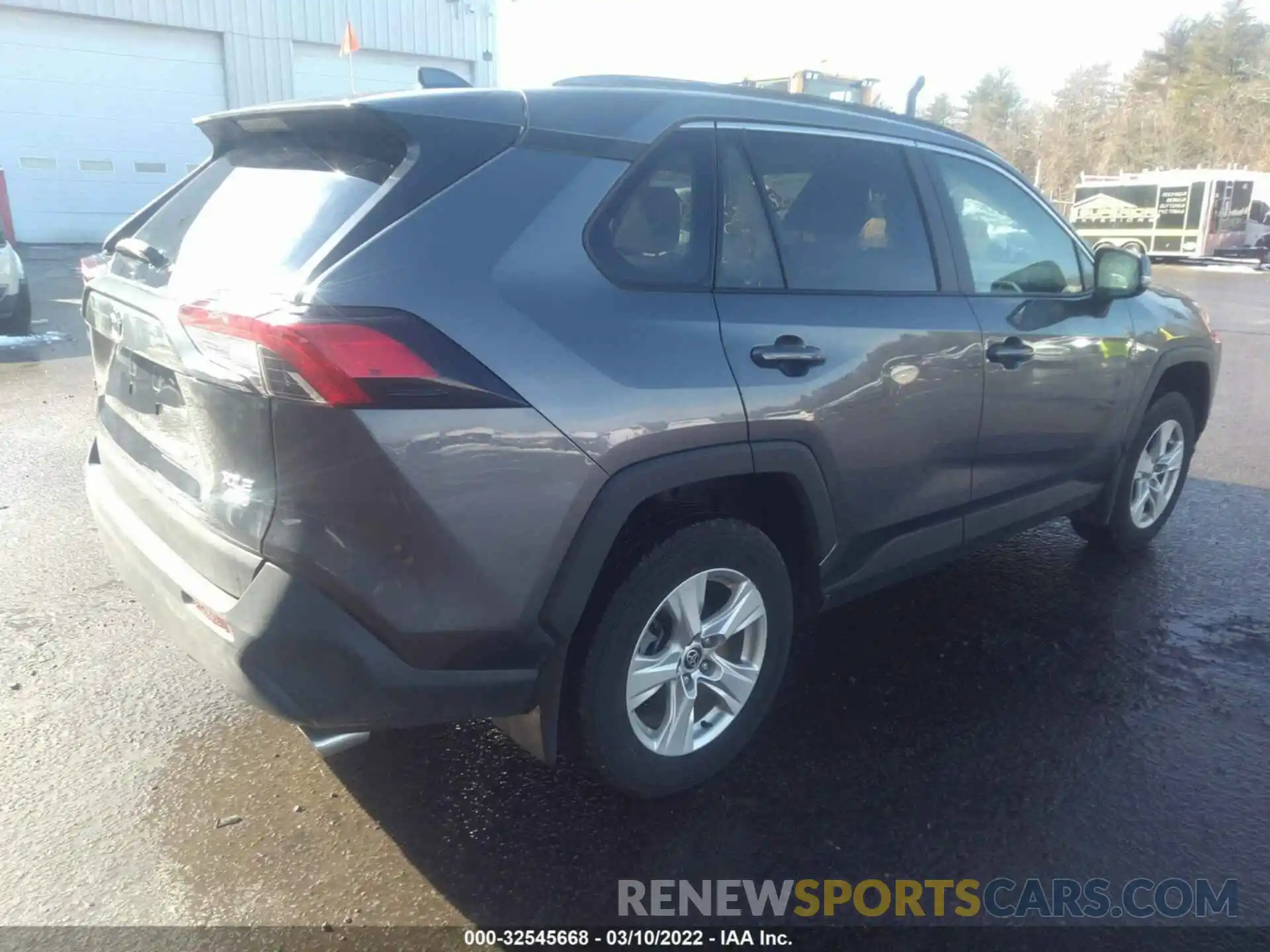 4 Photograph of a damaged car 2T3P1RFV4MC200207 TOYOTA RAV4 2021