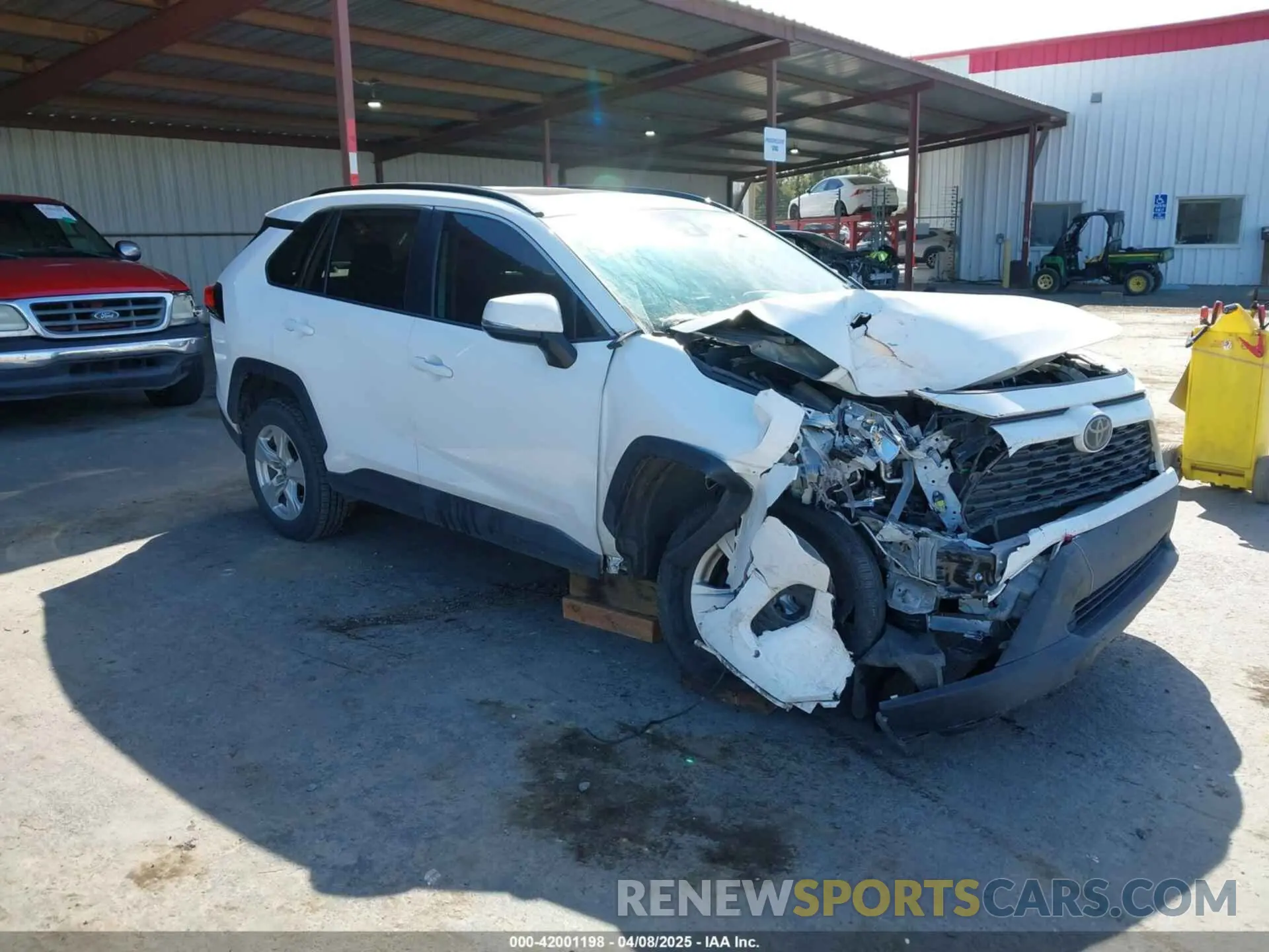 1 Photograph of a damaged car 2T3P1RFV4MC210249 TOYOTA RAV4 2021