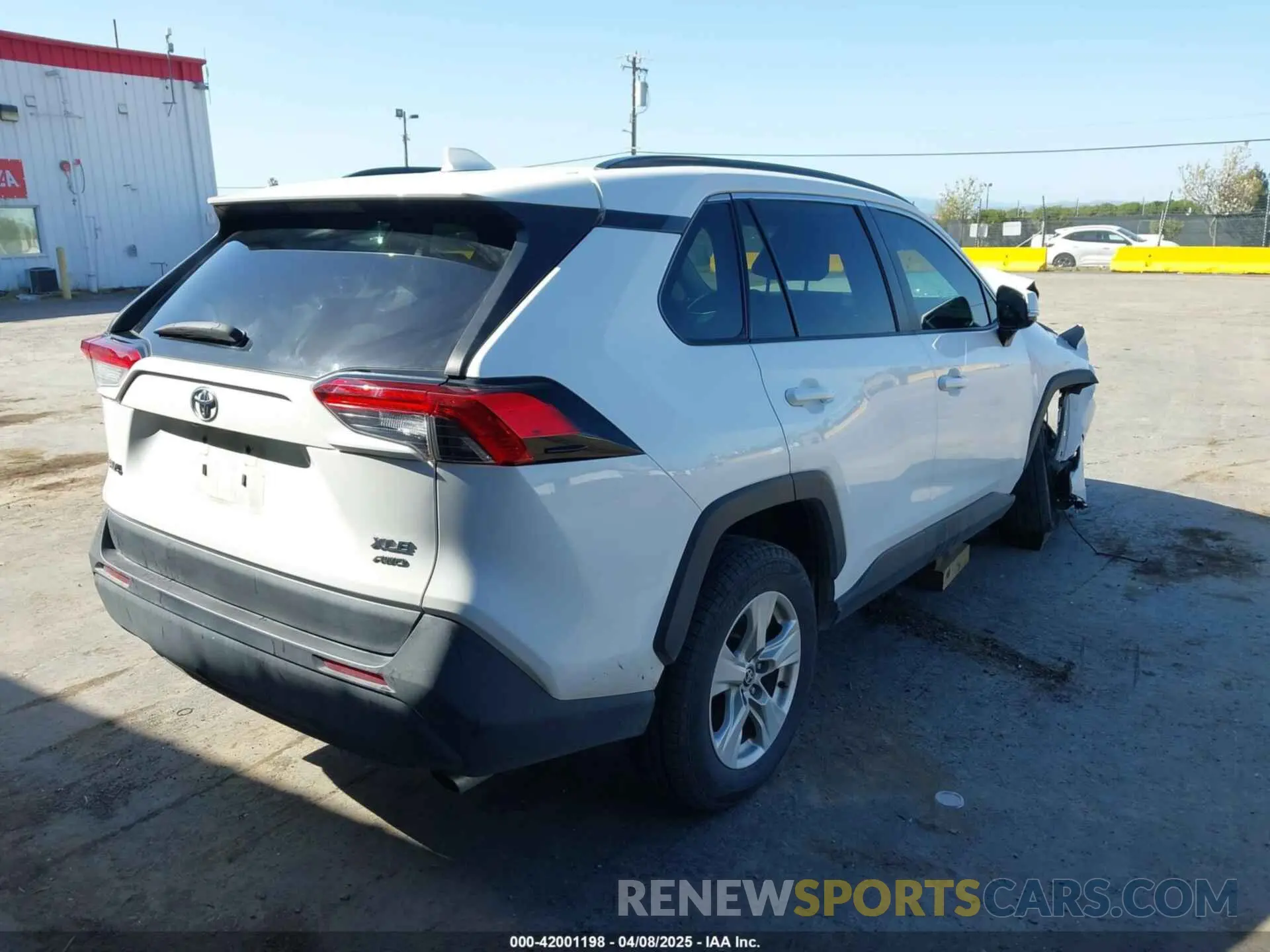4 Photograph of a damaged car 2T3P1RFV4MC210249 TOYOTA RAV4 2021