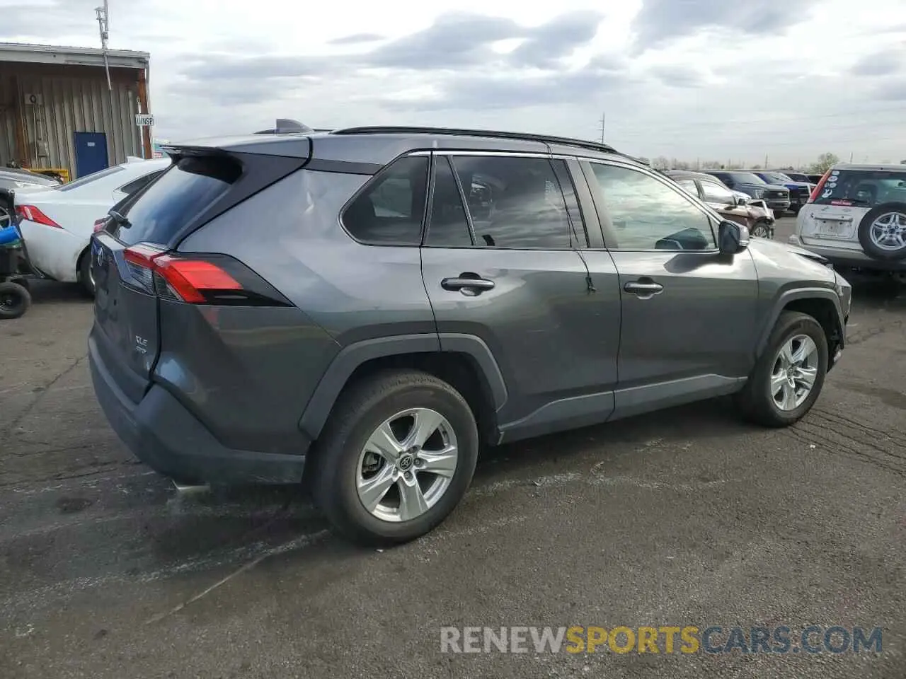 3 Photograph of a damaged car 2T3P1RFV4MC226466 TOYOTA RAV4 2021