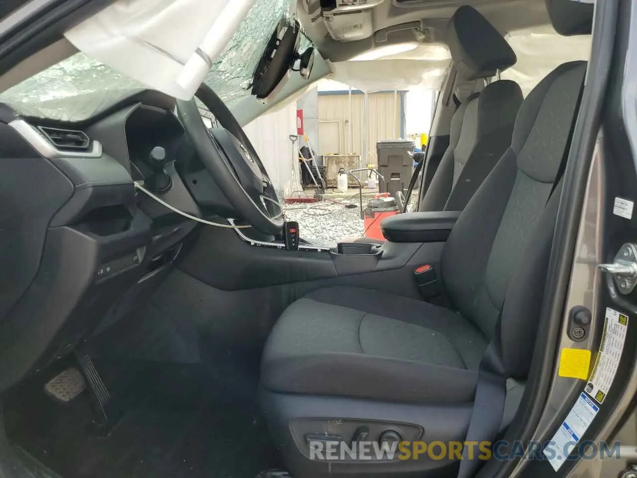 7 Photograph of a damaged car 2T3P1RFV4MC232431 TOYOTA RAV4 2021