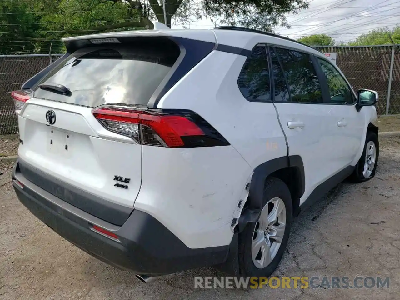 4 Photograph of a damaged car 2T3P1RFV4MC233627 TOYOTA RAV4 2021