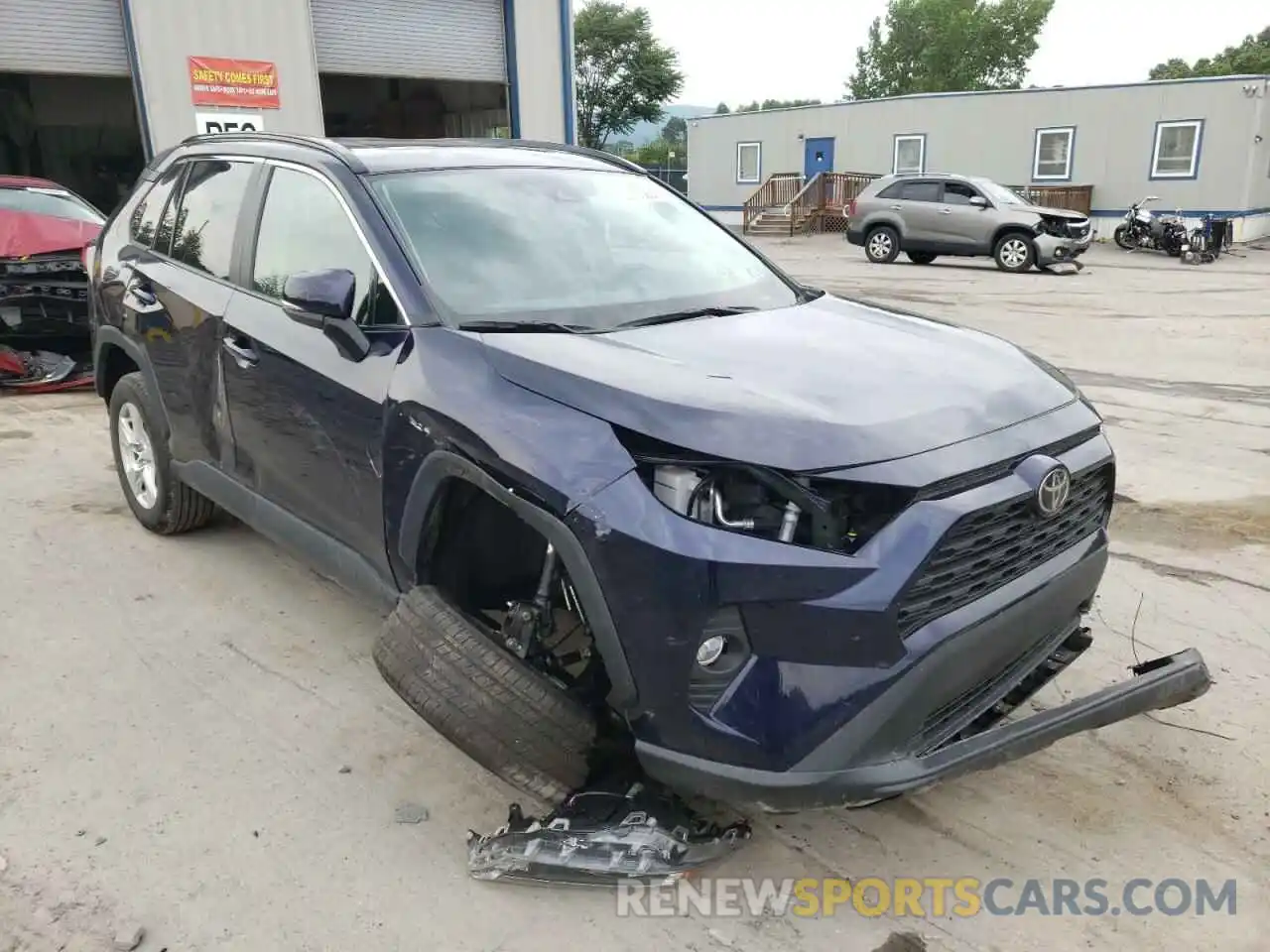 1 Photograph of a damaged car 2T3P1RFV4MW218303 TOYOTA RAV4 2021