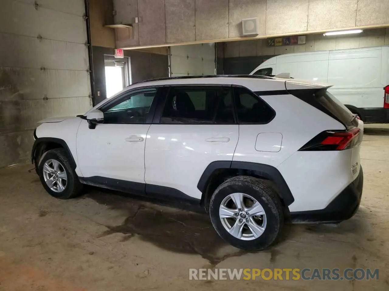 2 Photograph of a damaged car 2T3P1RFV4MW220925 TOYOTA RAV4 2021