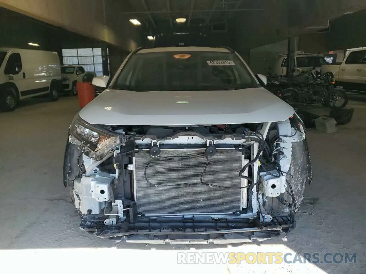 5 Photograph of a damaged car 2T3P1RFV4MW220925 TOYOTA RAV4 2021
