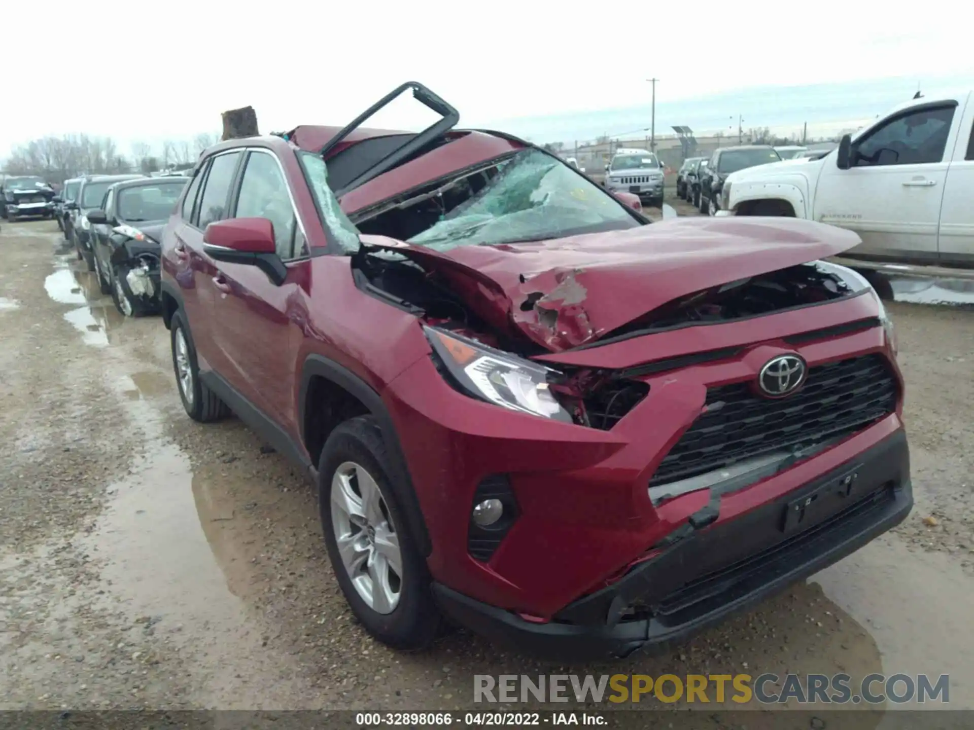 1 Photograph of a damaged car 2T3P1RFV4MW234808 TOYOTA RAV4 2021