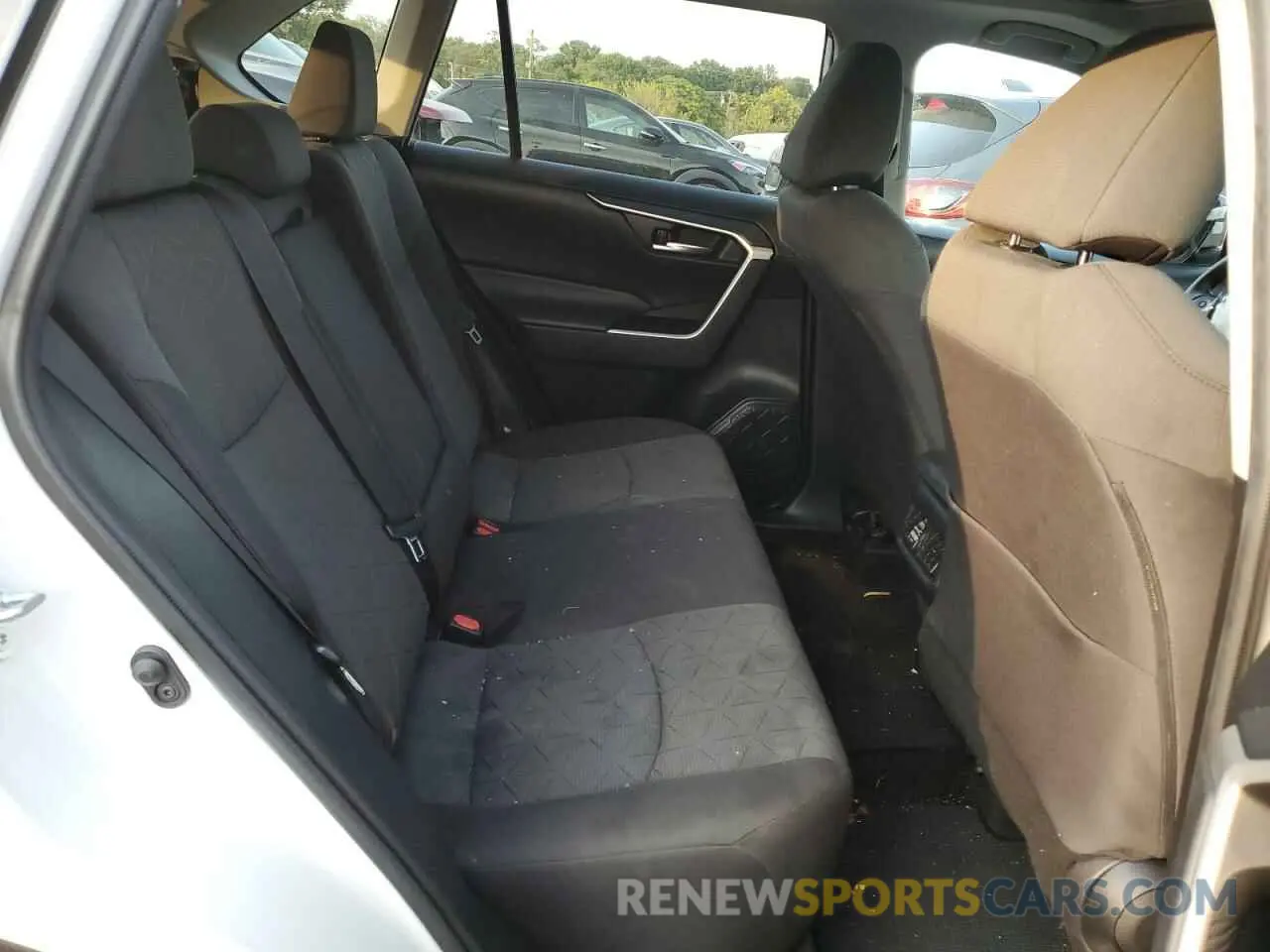11 Photograph of a damaged car 2T3P1RFV5MC182820 TOYOTA RAV4 2021