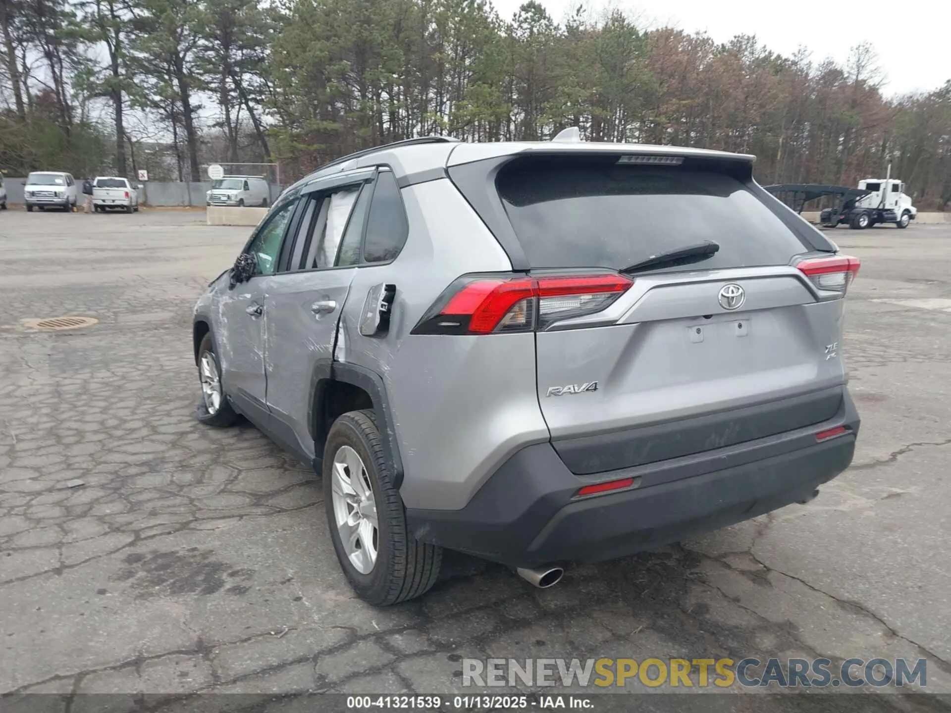 3 Photograph of a damaged car 2T3P1RFV5MC184292 TOYOTA RAV4 2021