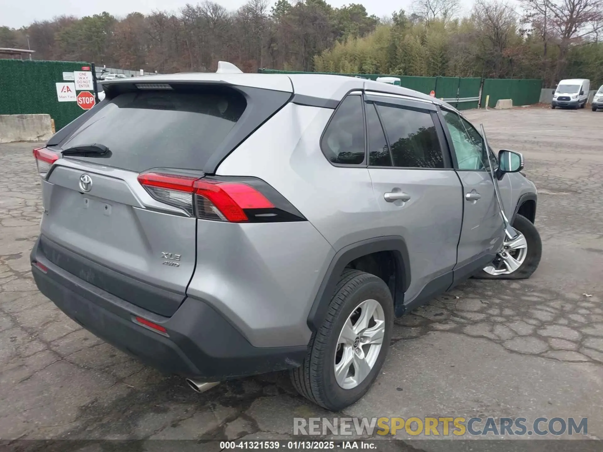 4 Photograph of a damaged car 2T3P1RFV5MC184292 TOYOTA RAV4 2021