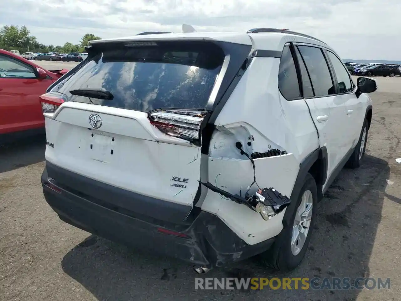 4 Photograph of a damaged car 2T3P1RFV5MC185135 TOYOTA RAV4 2021