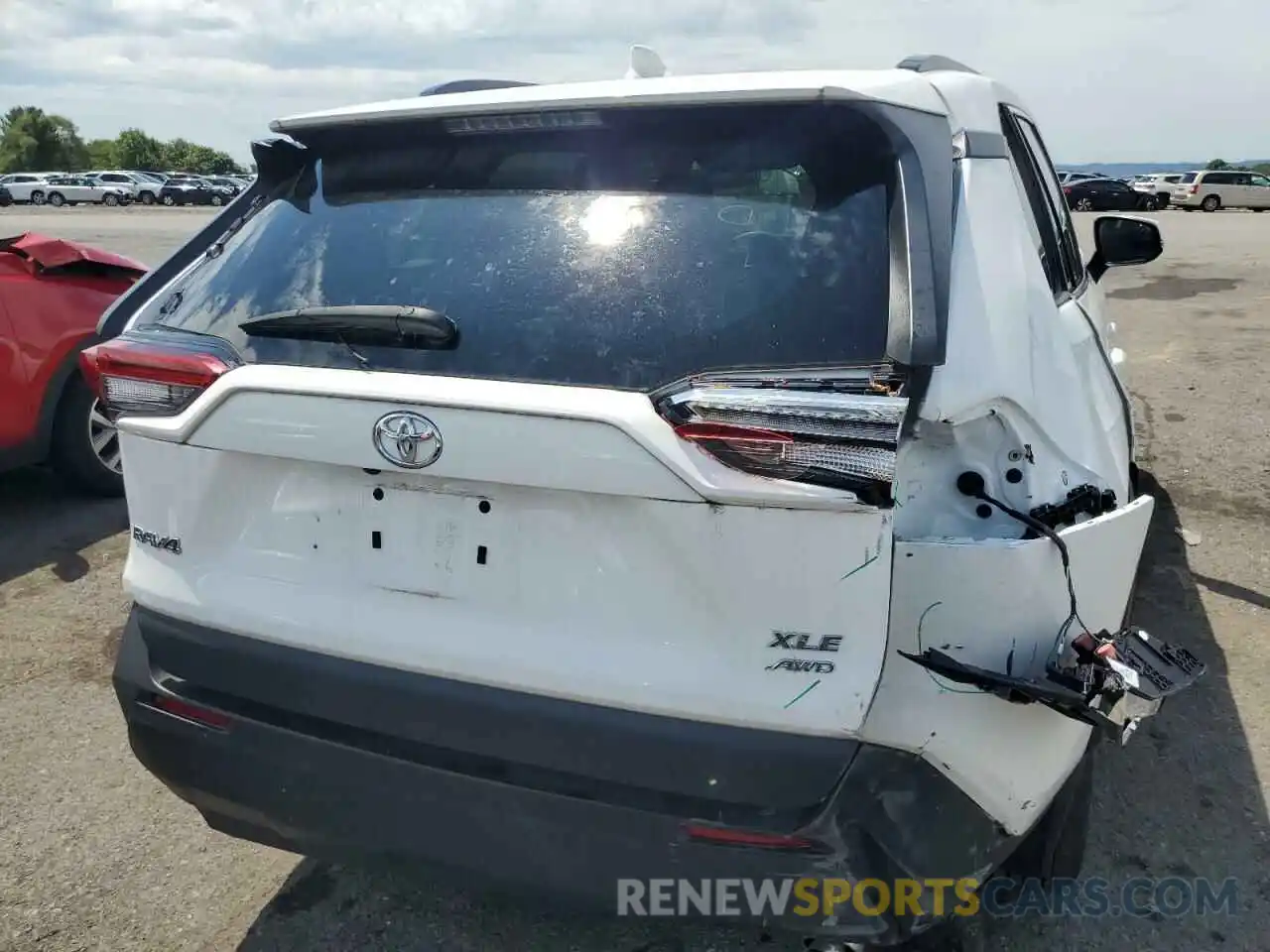 9 Photograph of a damaged car 2T3P1RFV5MC185135 TOYOTA RAV4 2021