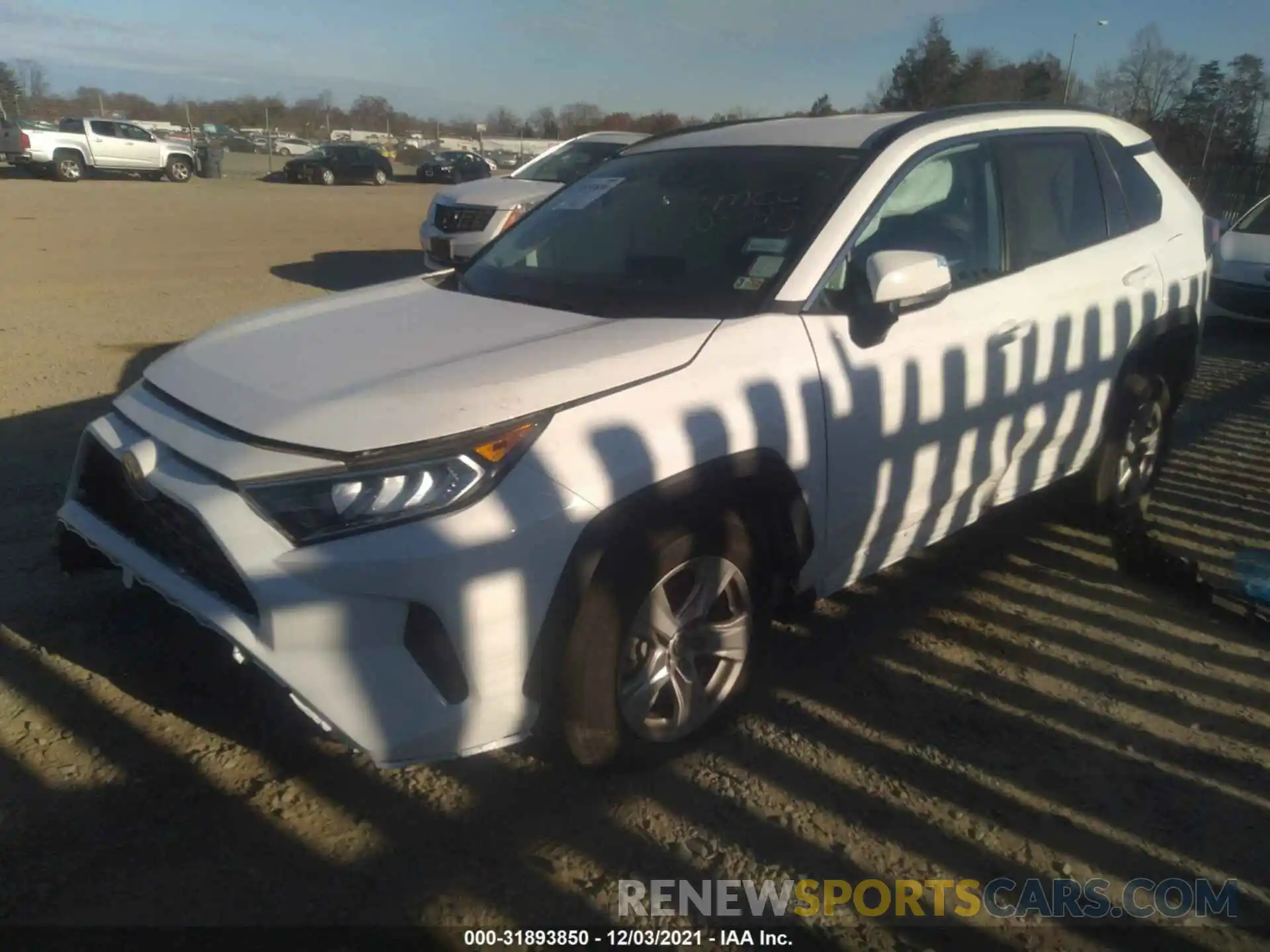 2 Photograph of a damaged car 2T3P1RFV5MC190318 TOYOTA RAV4 2021