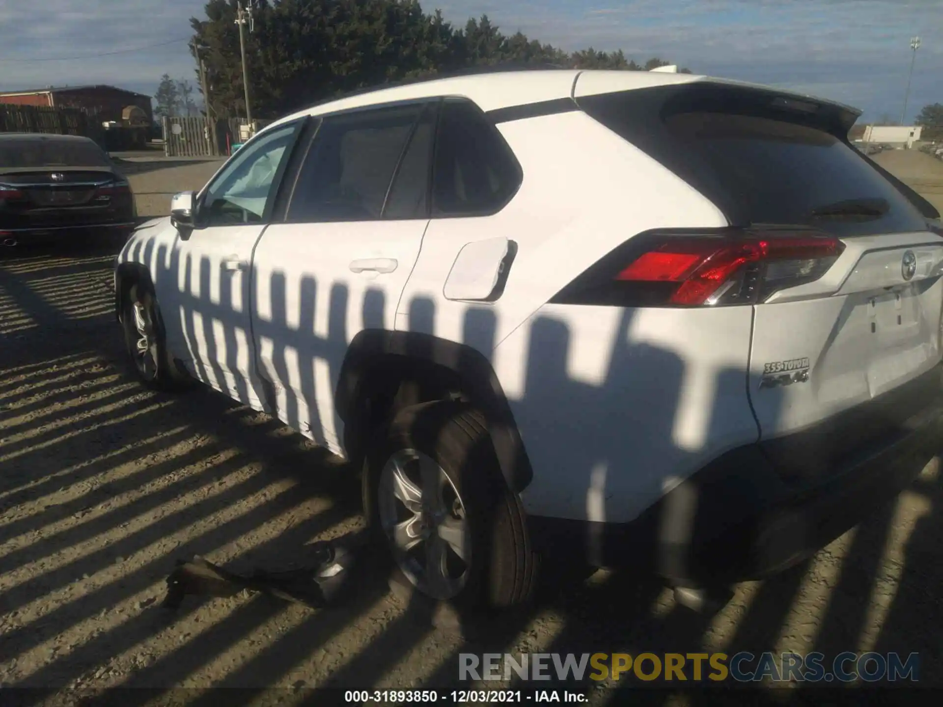 3 Photograph of a damaged car 2T3P1RFV5MC190318 TOYOTA RAV4 2021