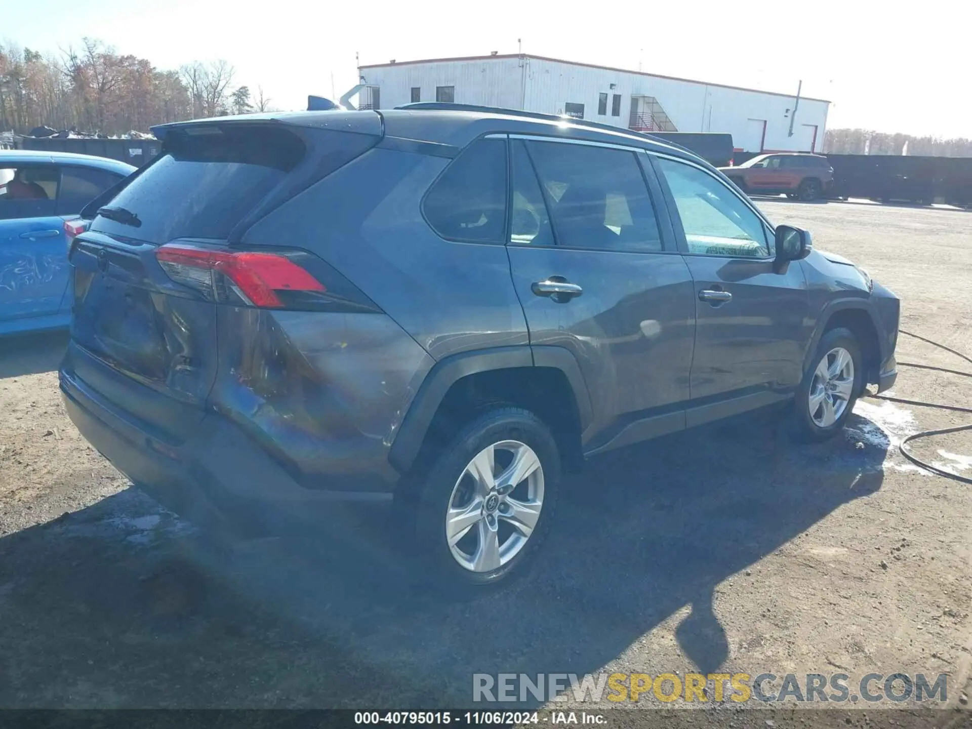 4 Photograph of a damaged car 2T3P1RFV5MW143255 TOYOTA RAV4 2021