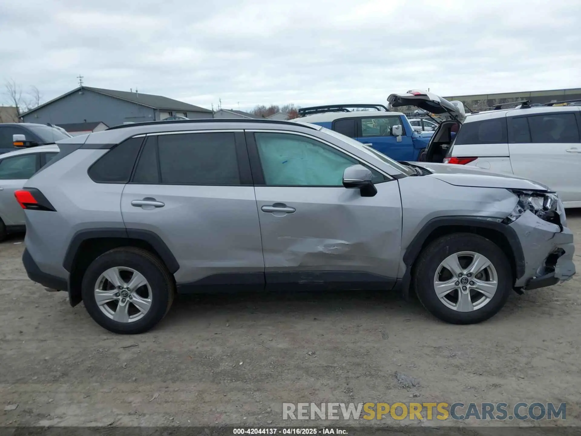 13 Photograph of a damaged car 2T3P1RFV5MW143532 TOYOTA RAV4 2021