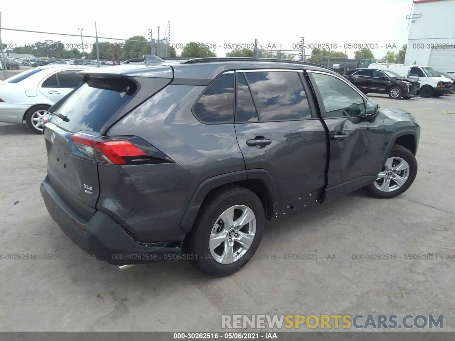 4 Photograph of a damaged car 2T3P1RFV5MW156894 TOYOTA RAV4 2021