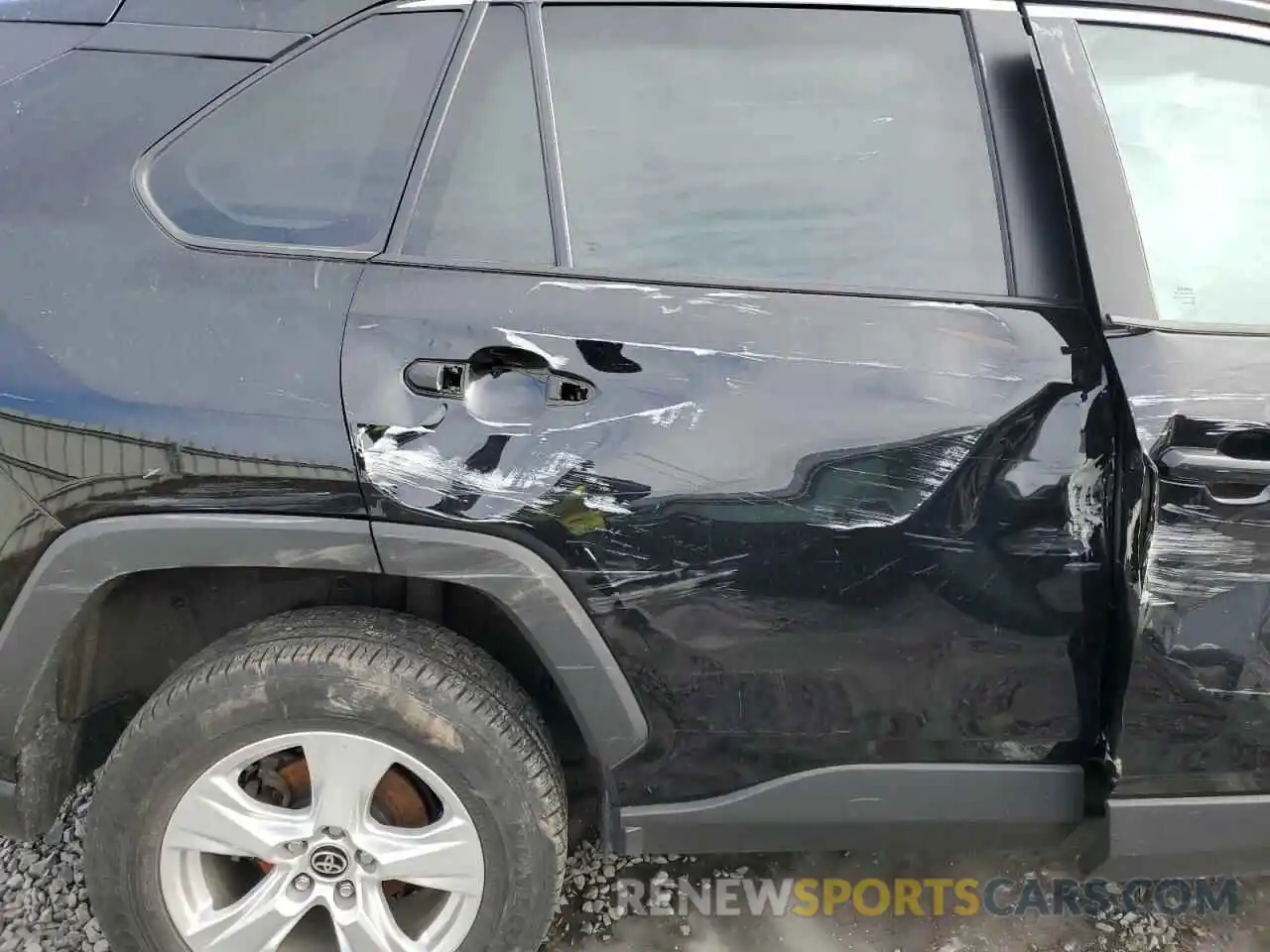 11 Photograph of a damaged car 2T3P1RFV5MW181343 TOYOTA RAV4 2021