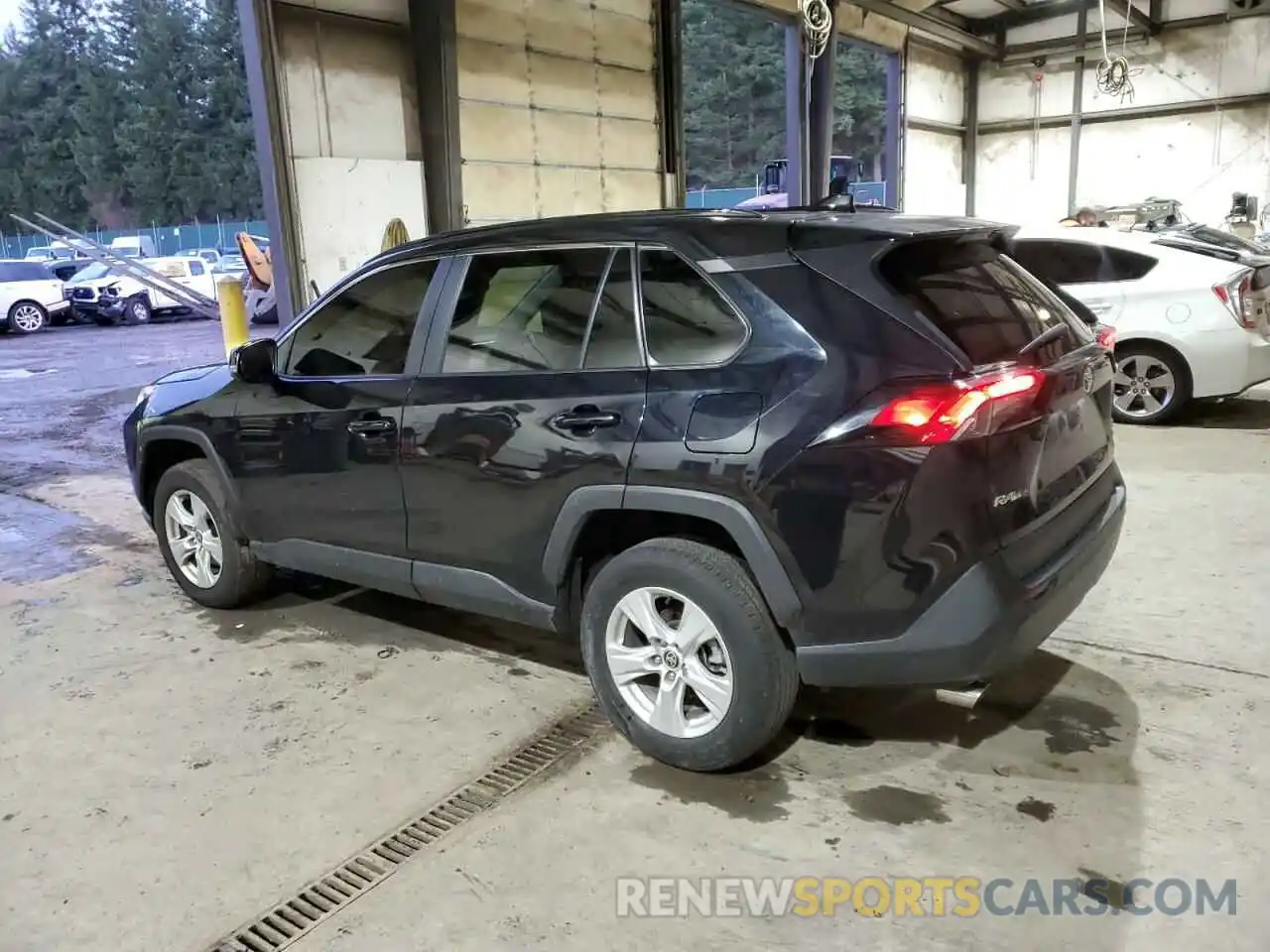 2 Photograph of a damaged car 2T3P1RFV5MW192651 TOYOTA RAV4 2021