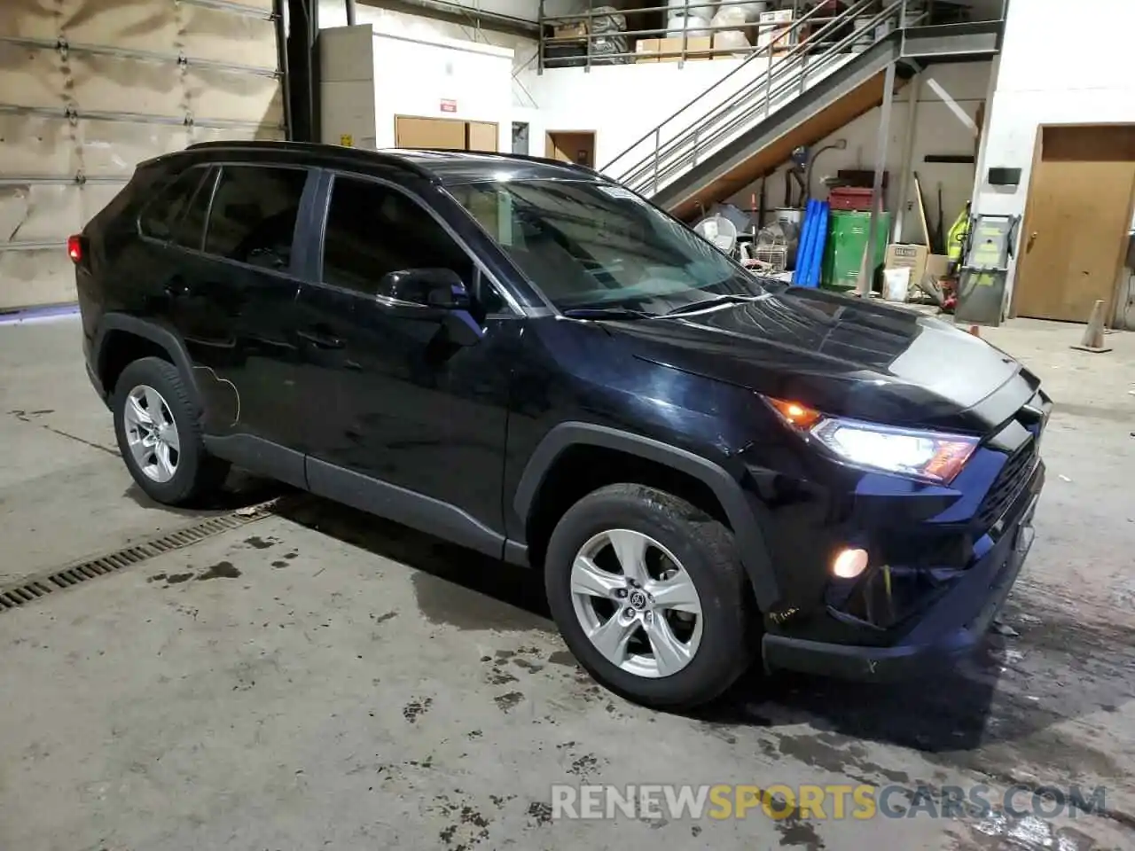 4 Photograph of a damaged car 2T3P1RFV5MW192651 TOYOTA RAV4 2021