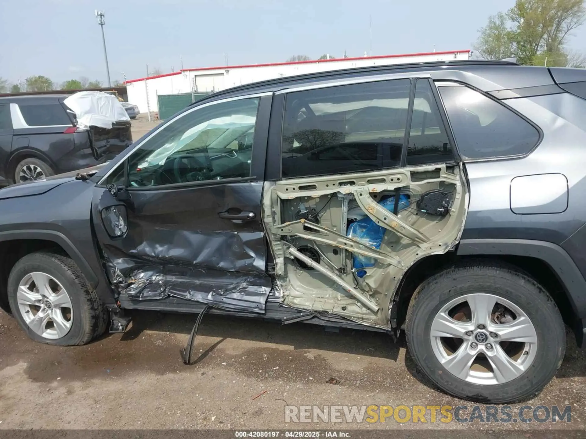 15 Photograph of a damaged car 2T3P1RFV5MW206807 TOYOTA RAV4 2021