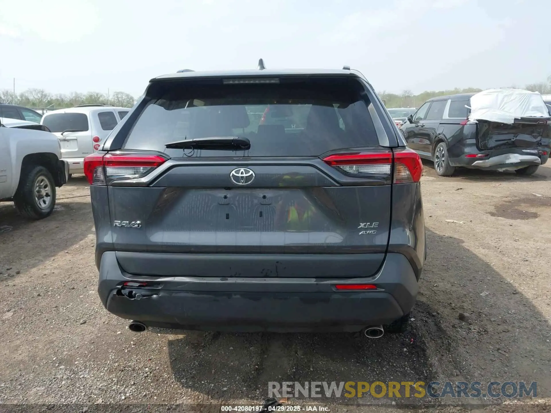 17 Photograph of a damaged car 2T3P1RFV5MW206807 TOYOTA RAV4 2021