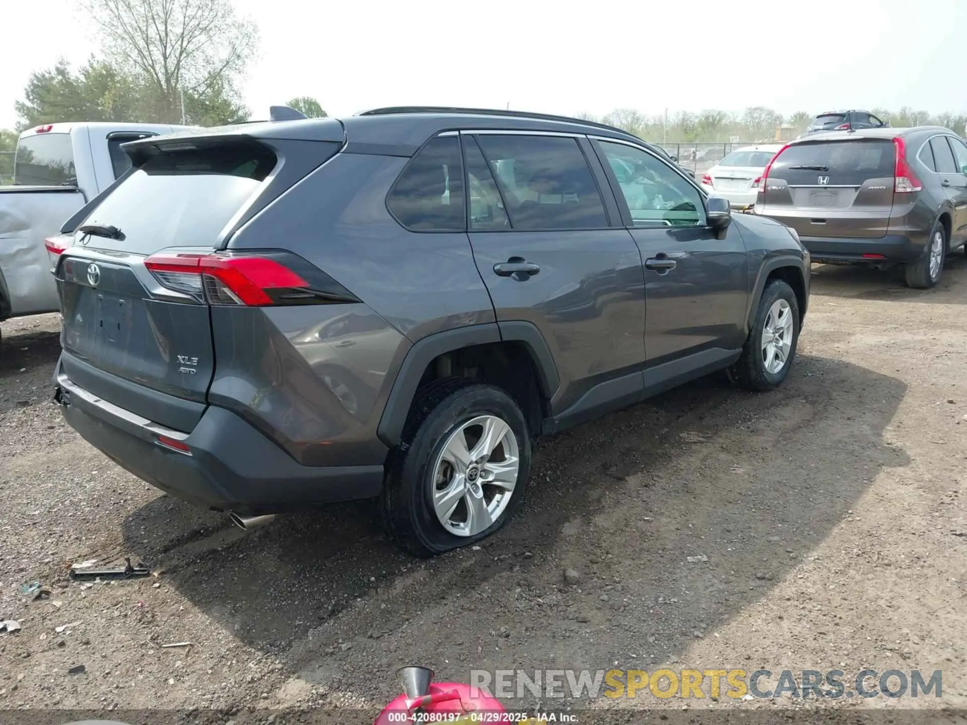 4 Photograph of a damaged car 2T3P1RFV5MW206807 TOYOTA RAV4 2021