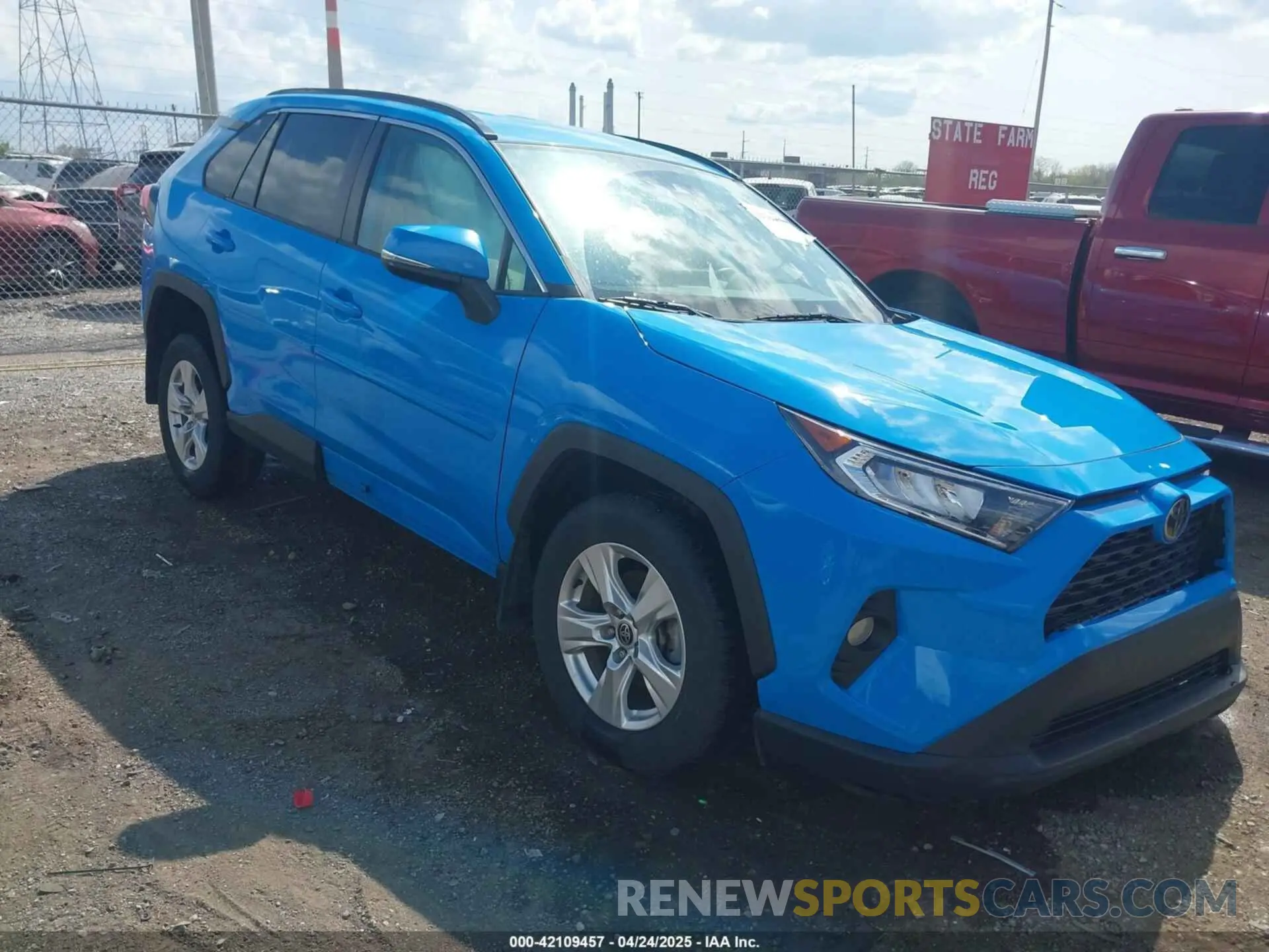 1 Photograph of a damaged car 2T3P1RFV5MW208427 TOYOTA RAV4 2021