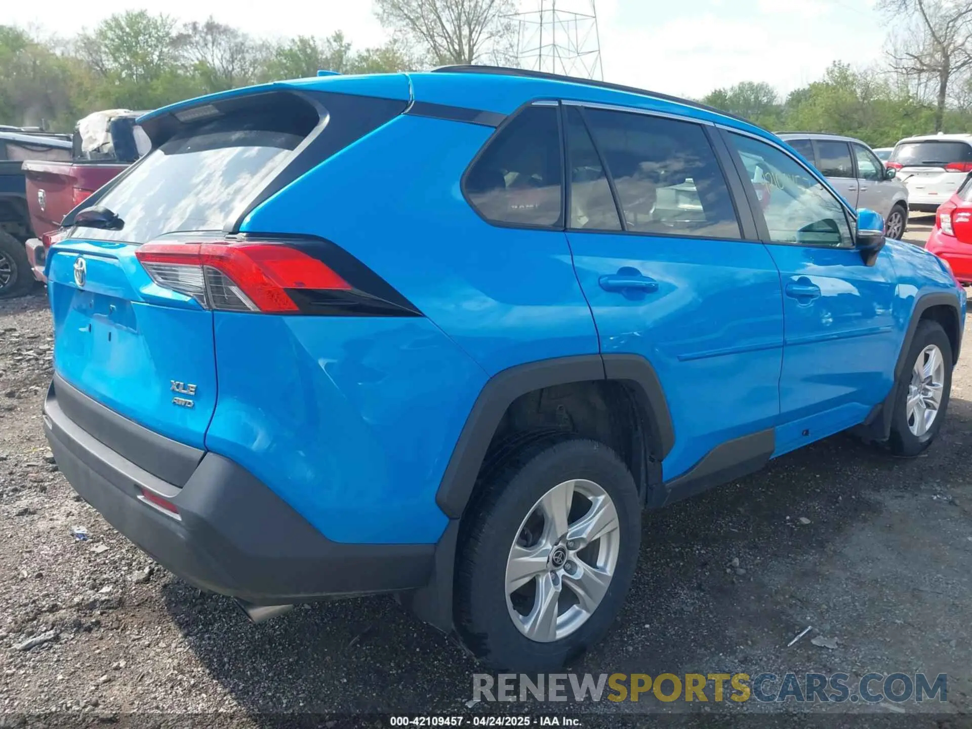 4 Photograph of a damaged car 2T3P1RFV5MW208427 TOYOTA RAV4 2021