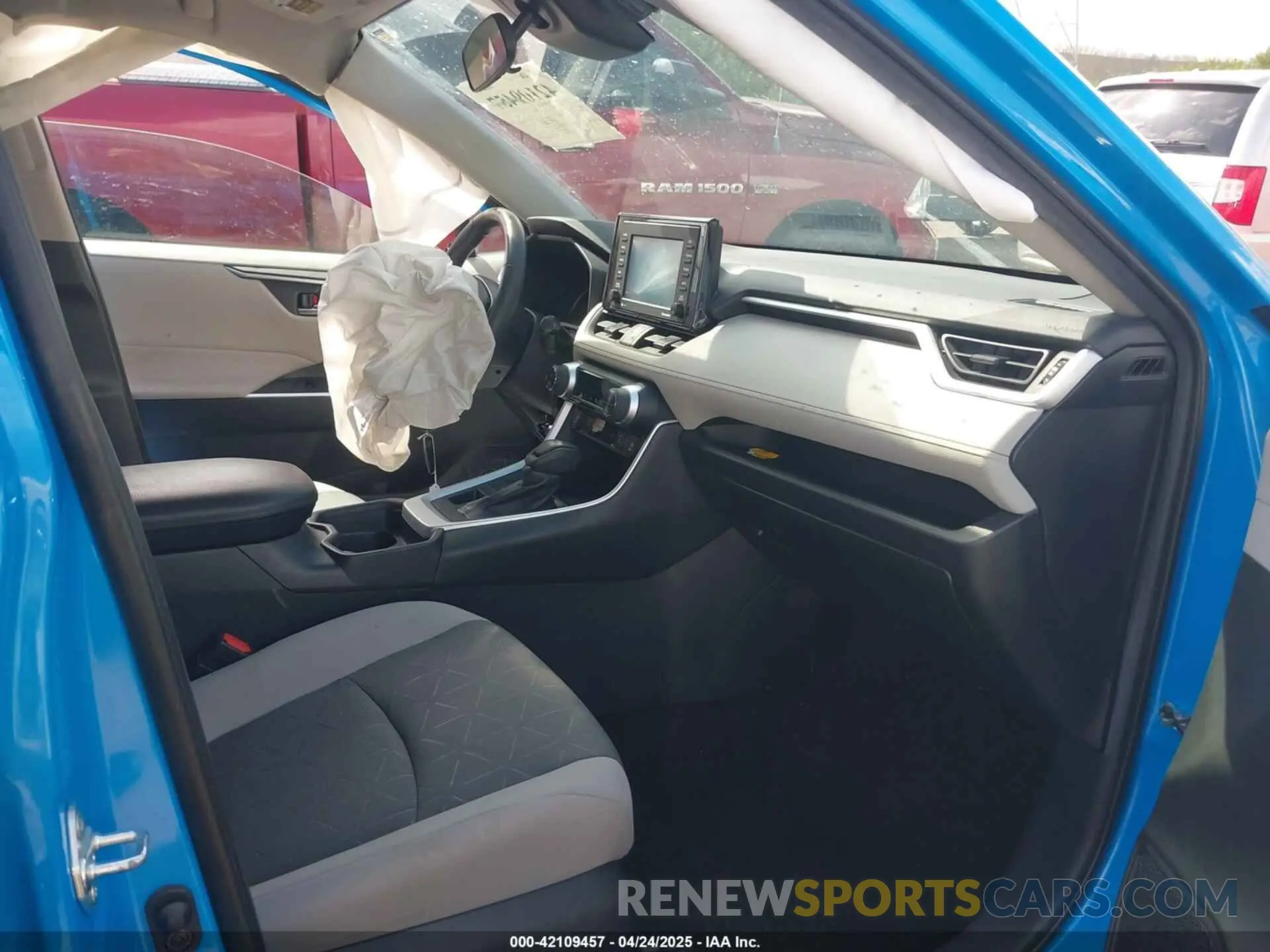 5 Photograph of a damaged car 2T3P1RFV5MW208427 TOYOTA RAV4 2021