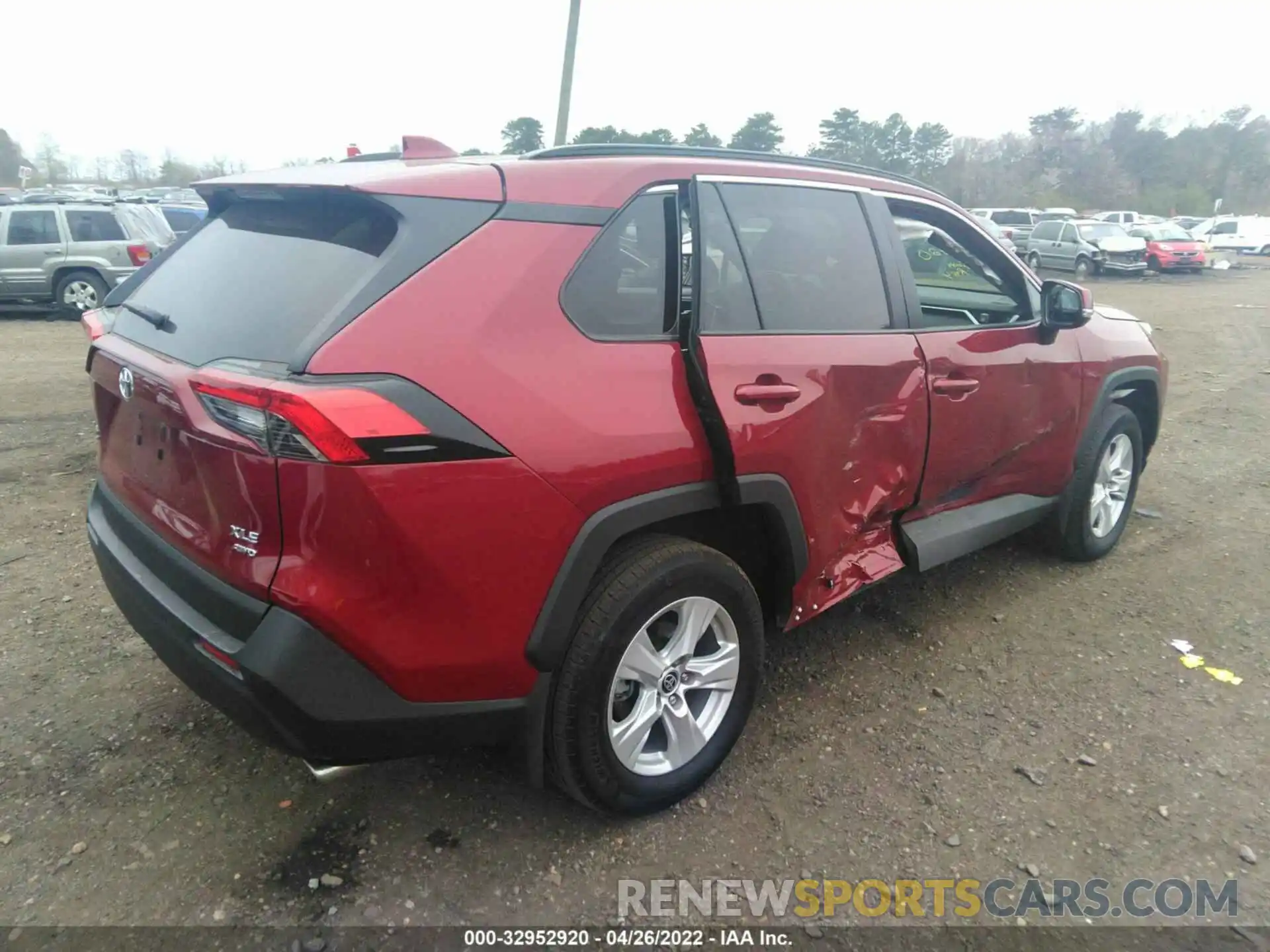 4 Photograph of a damaged car 2T3P1RFV5MW216902 TOYOTA RAV4 2021