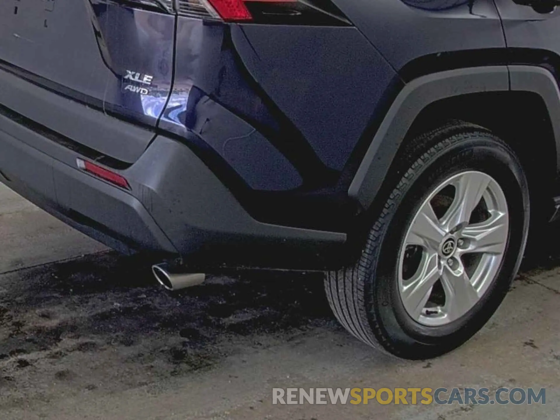 16 Photograph of a damaged car 2T3P1RFV5MW230623 TOYOTA RAV4 2021