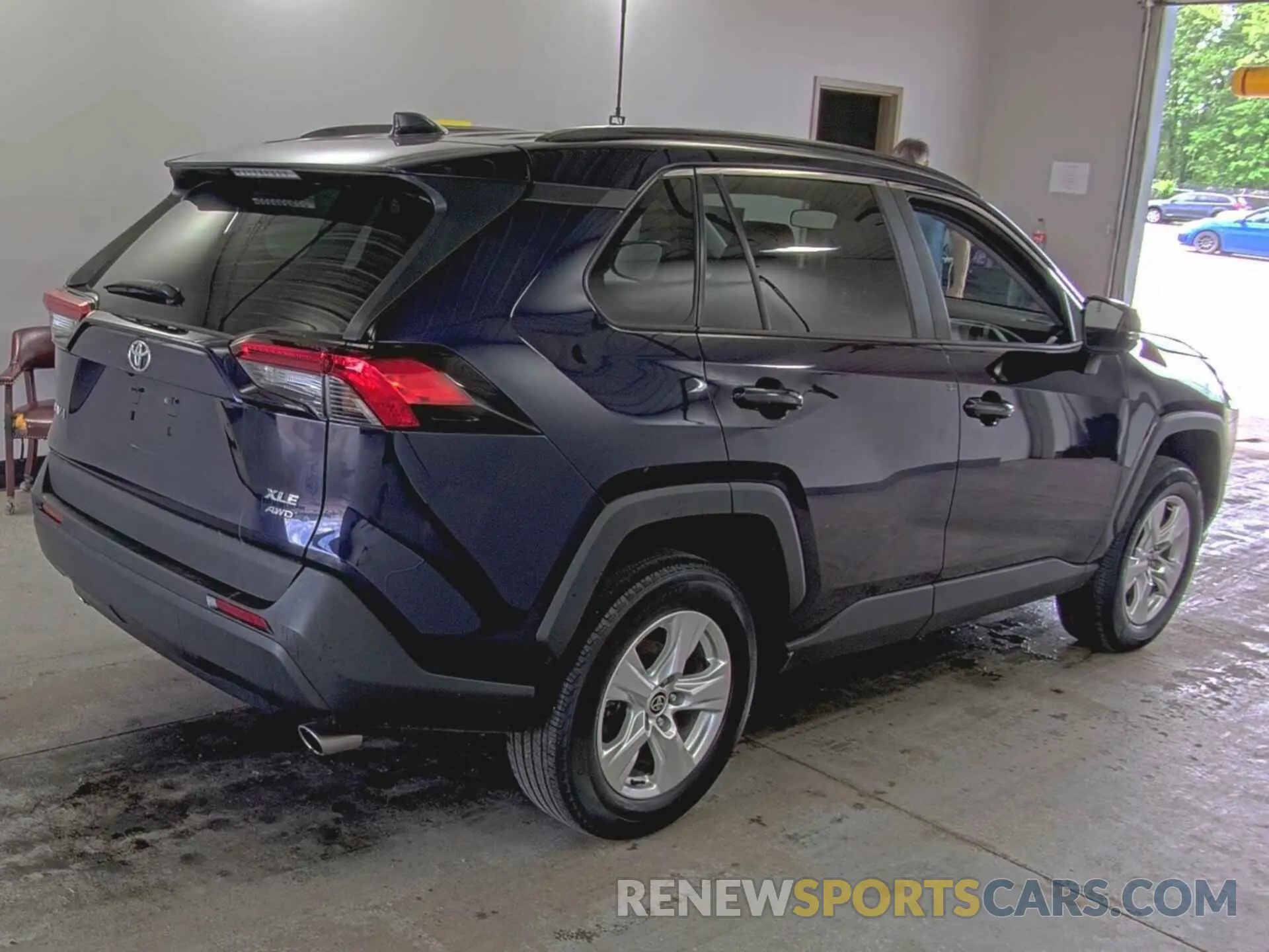 9 Photograph of a damaged car 2T3P1RFV5MW230623 TOYOTA RAV4 2021