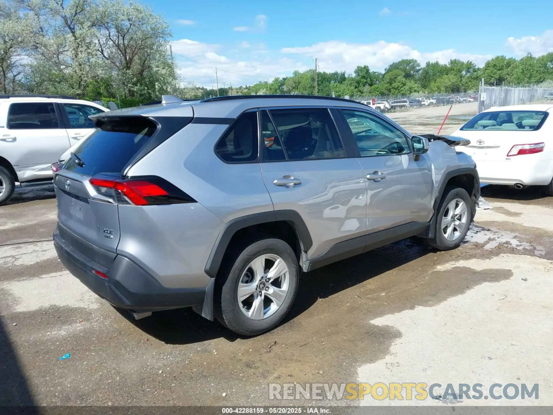 4 Photograph of a damaged car 2T3P1RFV6MC153214 TOYOTA RAV4 2021