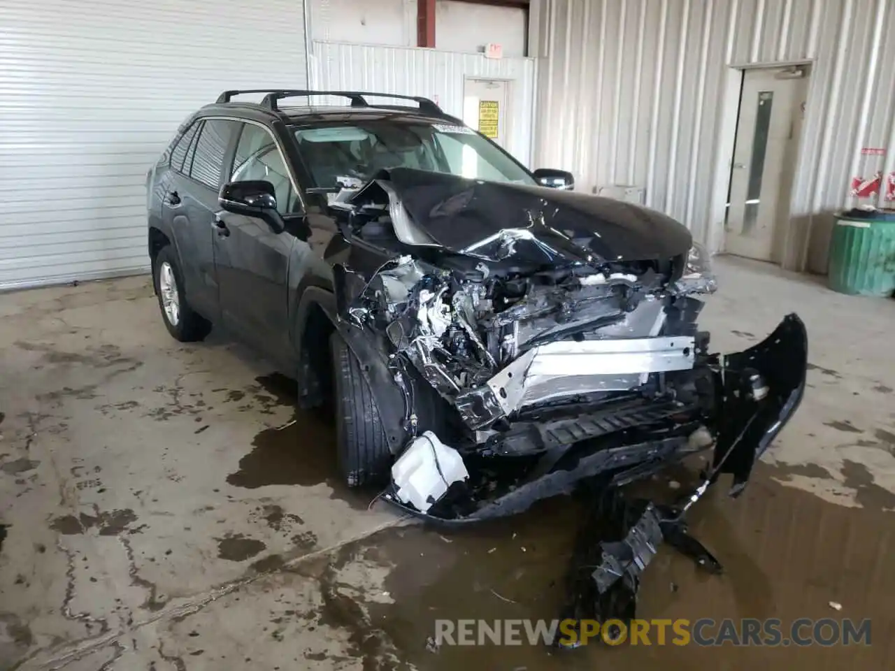 1 Photograph of a damaged car 2T3P1RFV6MC159224 TOYOTA RAV4 2021