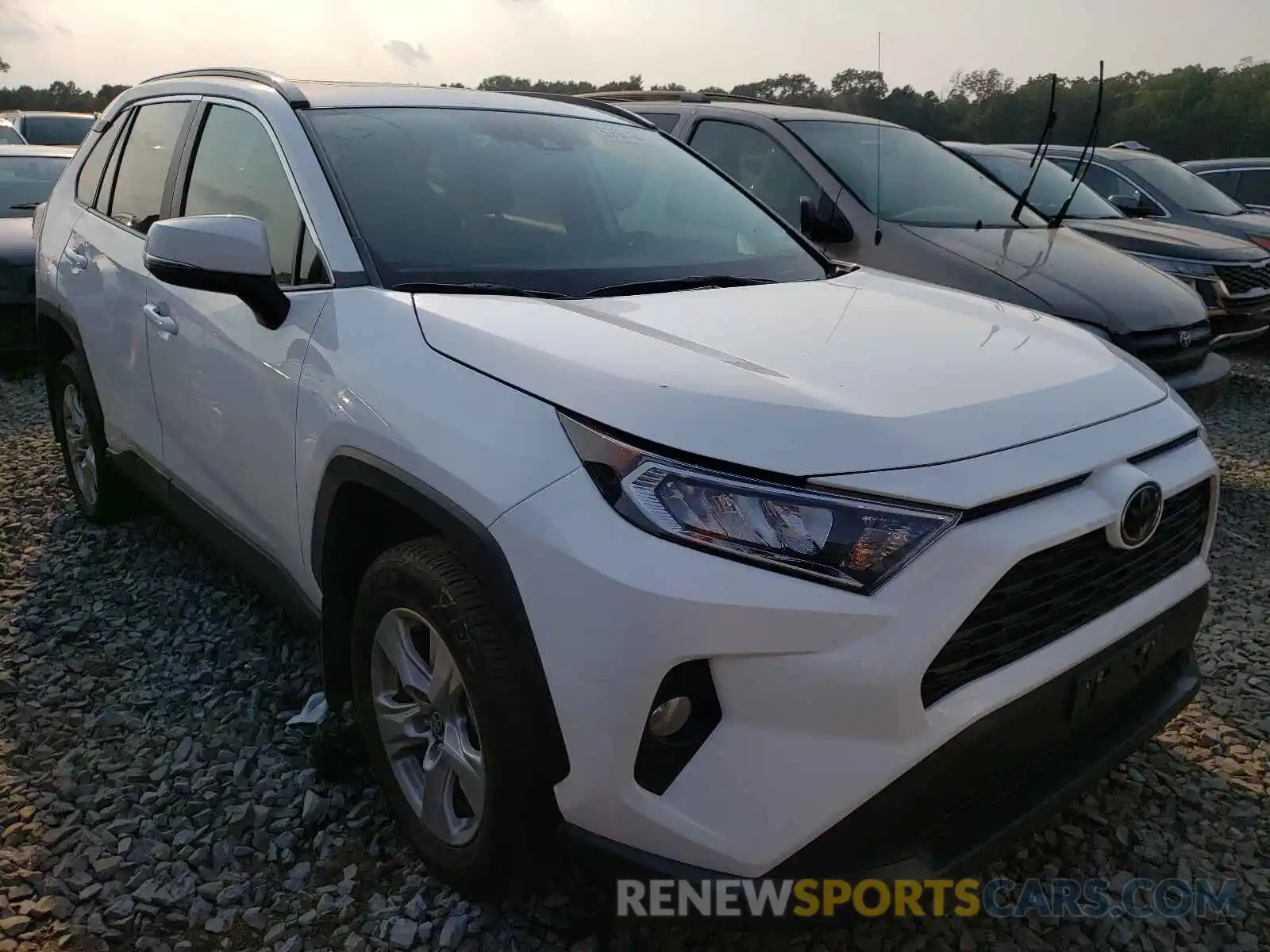 1 Photograph of a damaged car 2T3P1RFV6MC176203 TOYOTA RAV4 2021