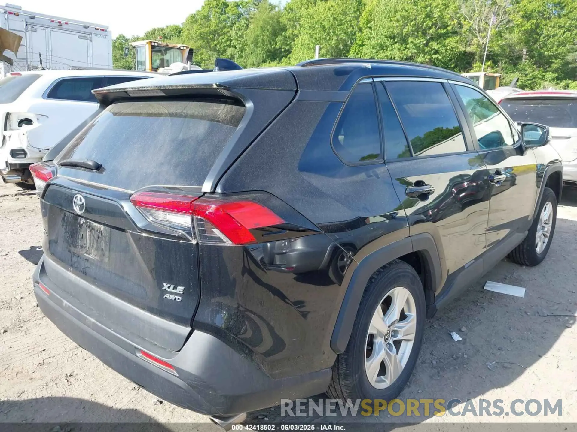 4 Photograph of a damaged car 2T3P1RFV6MC182924 TOYOTA RAV4 2021