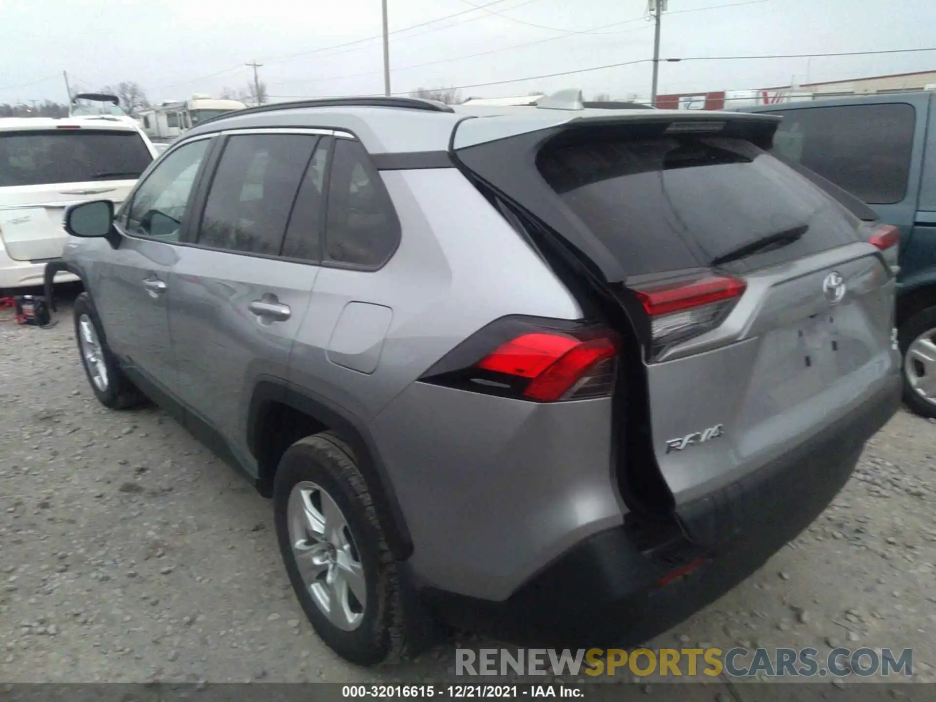 3 Photograph of a damaged car 2T3P1RFV6MC189694 TOYOTA RAV4 2021