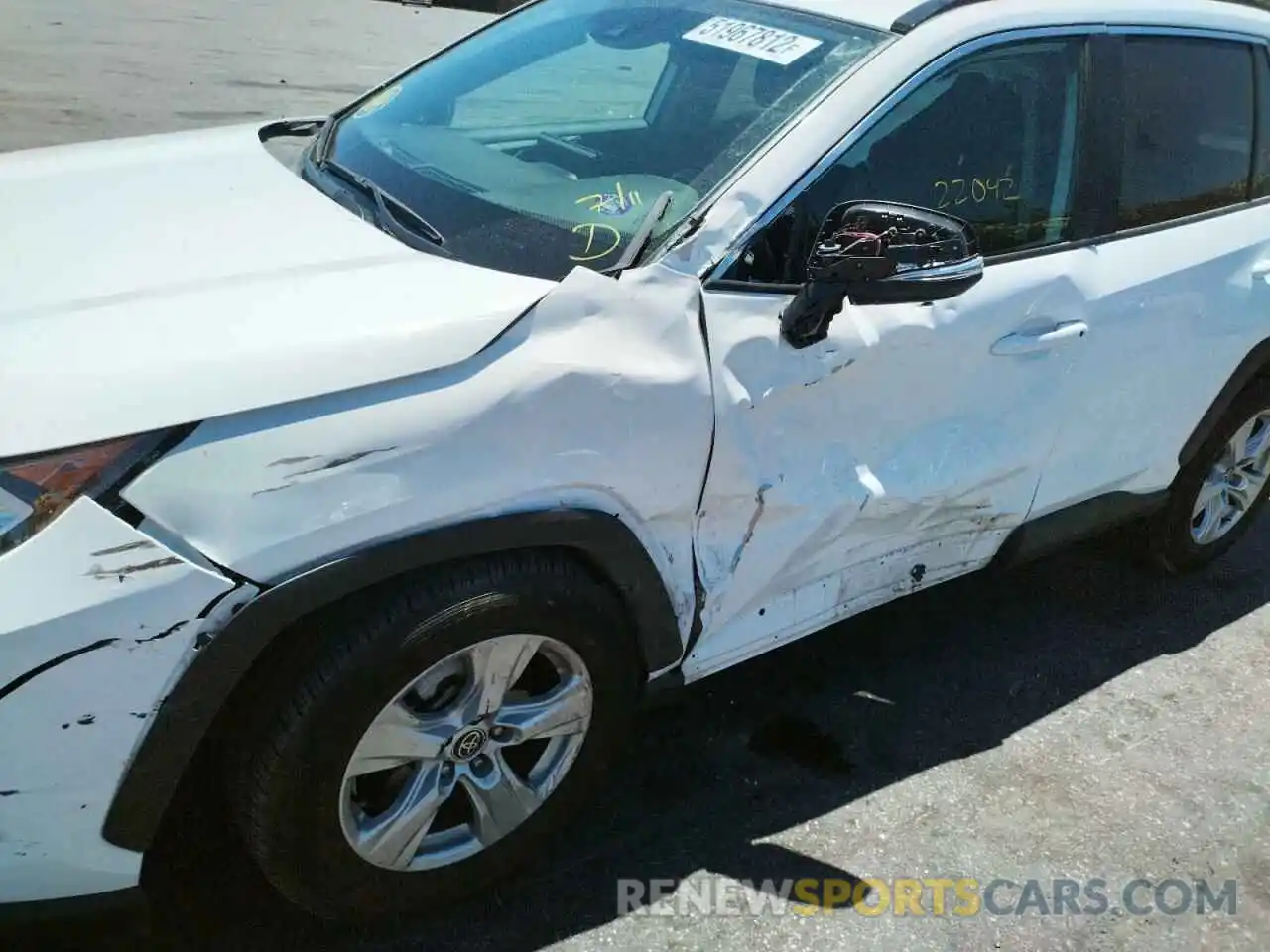 9 Photograph of a damaged car 2T3P1RFV6MC206686 TOYOTA RAV4 2021