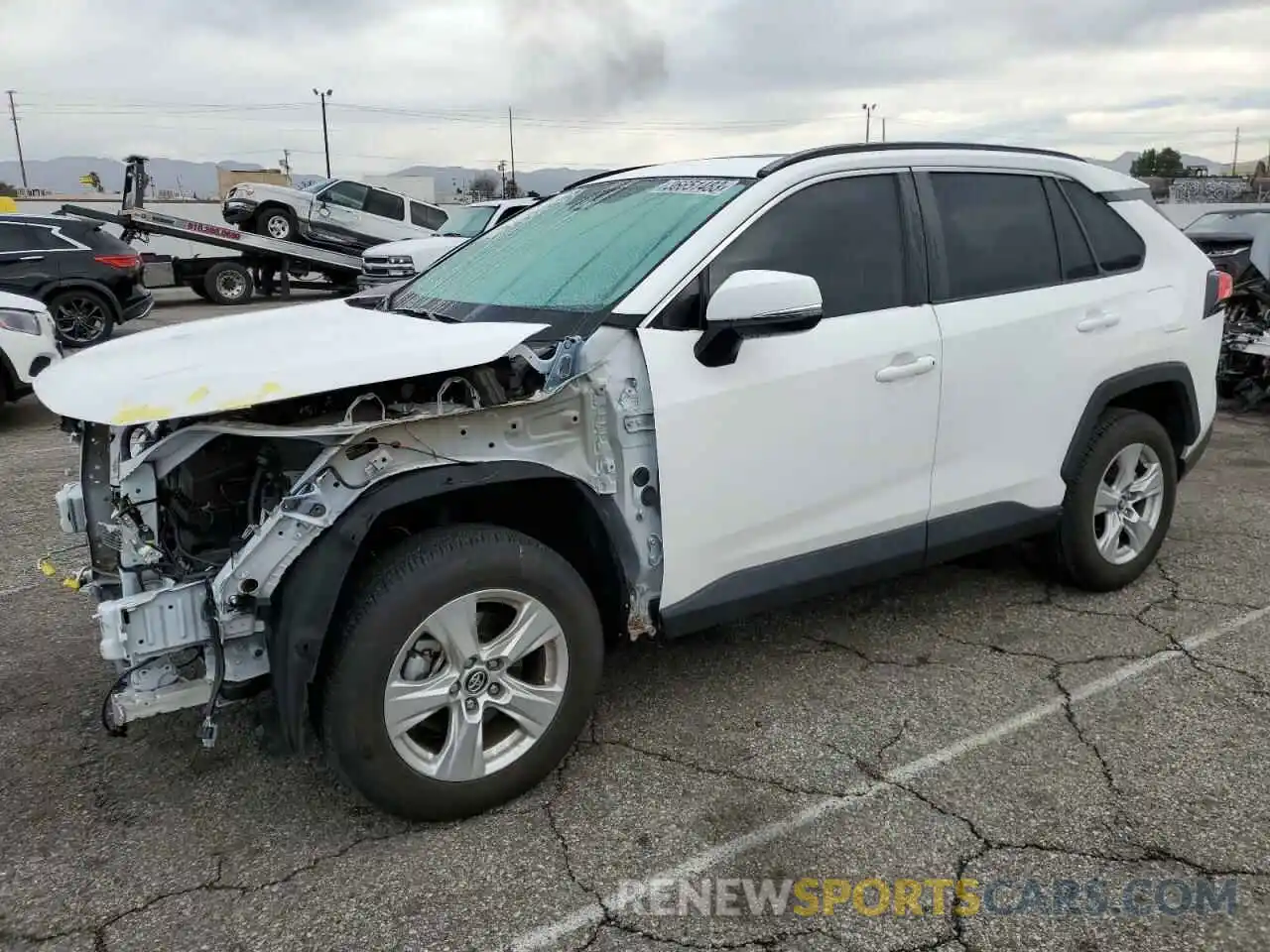 1 Photograph of a damaged car 2T3P1RFV6MW160498 TOYOTA RAV4 2021