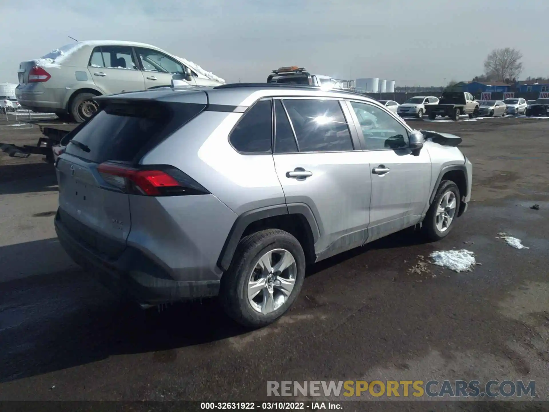 4 Photograph of a damaged car 2T3P1RFV7MW144701 TOYOTA RAV4 2021