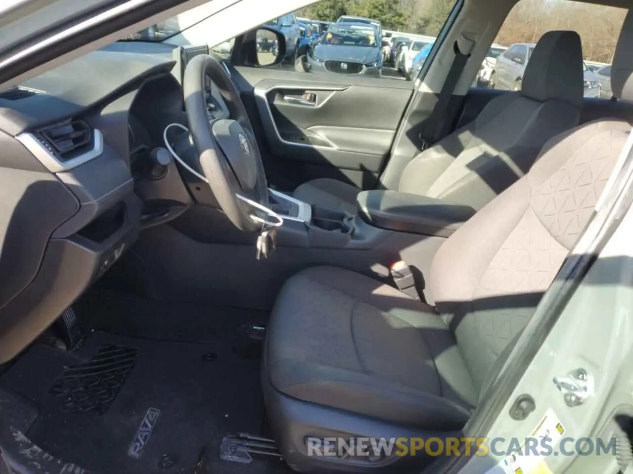 7 Photograph of a damaged car 2T3P1RFV7MW171123 TOYOTA RAV4 2021