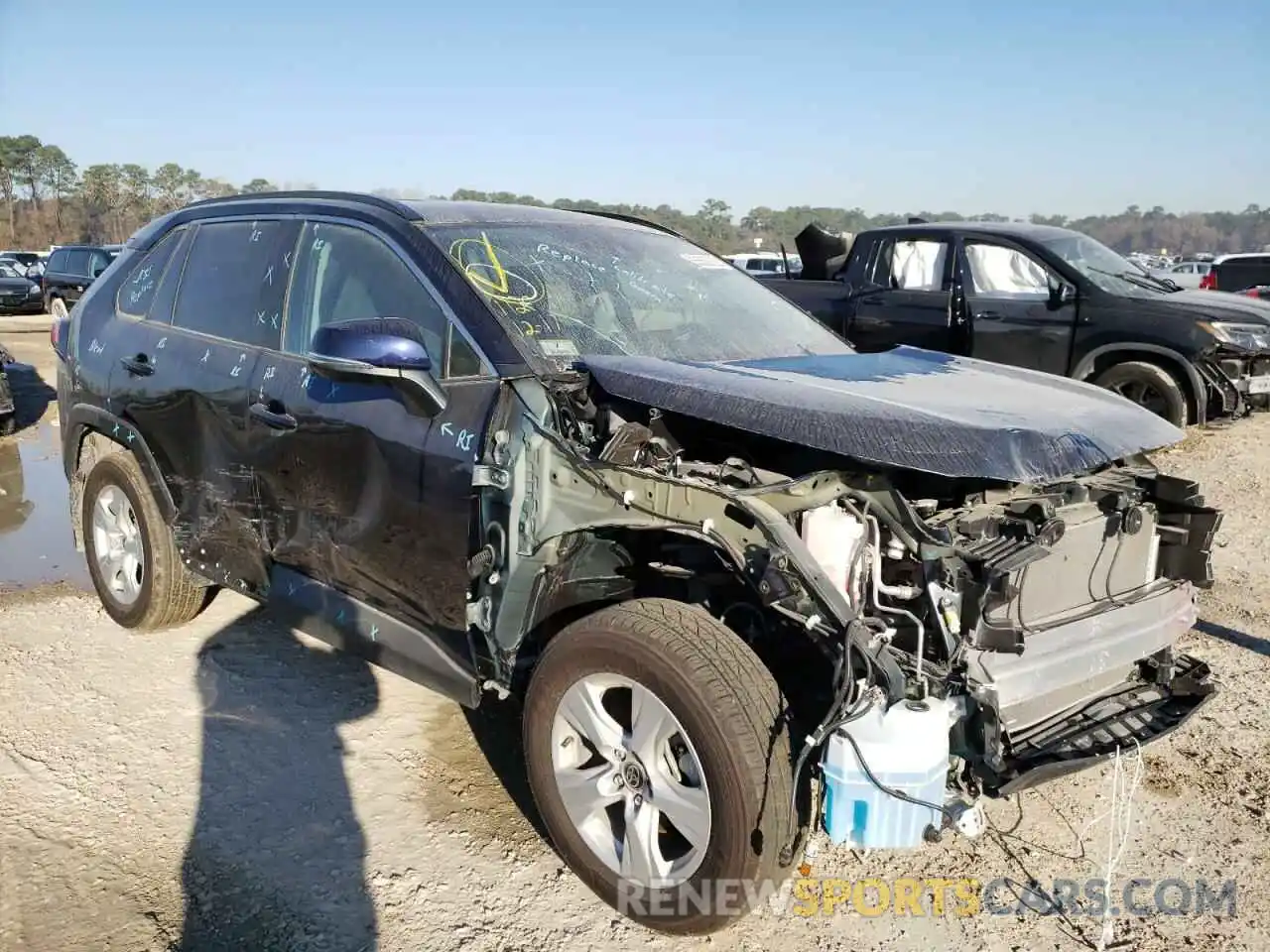 1 Photograph of a damaged car 2T3P1RFV7MW217002 TOYOTA RAV4 2021