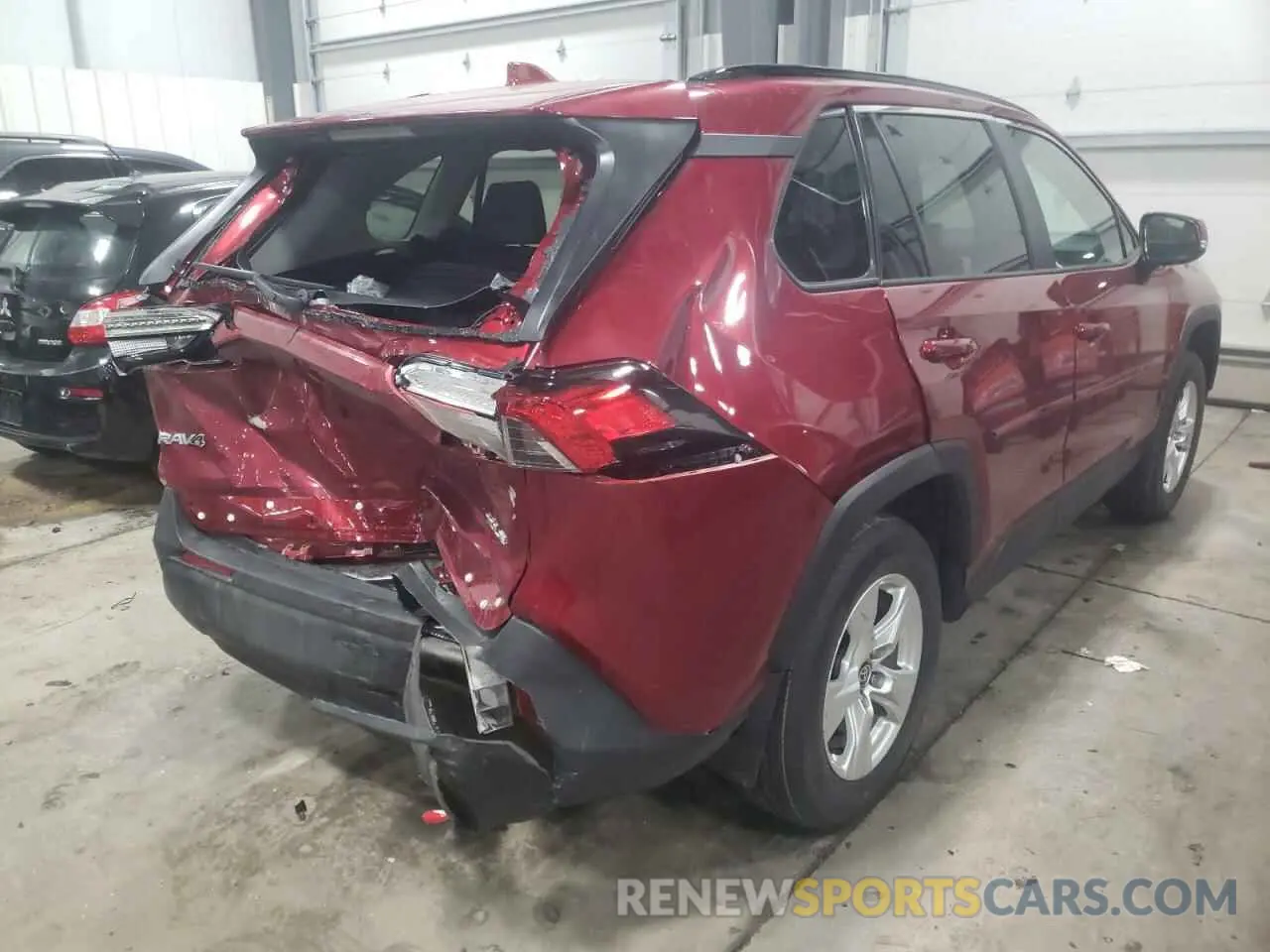 4 Photograph of a damaged car 2T3P1RFV7MW233720 TOYOTA RAV4 2021