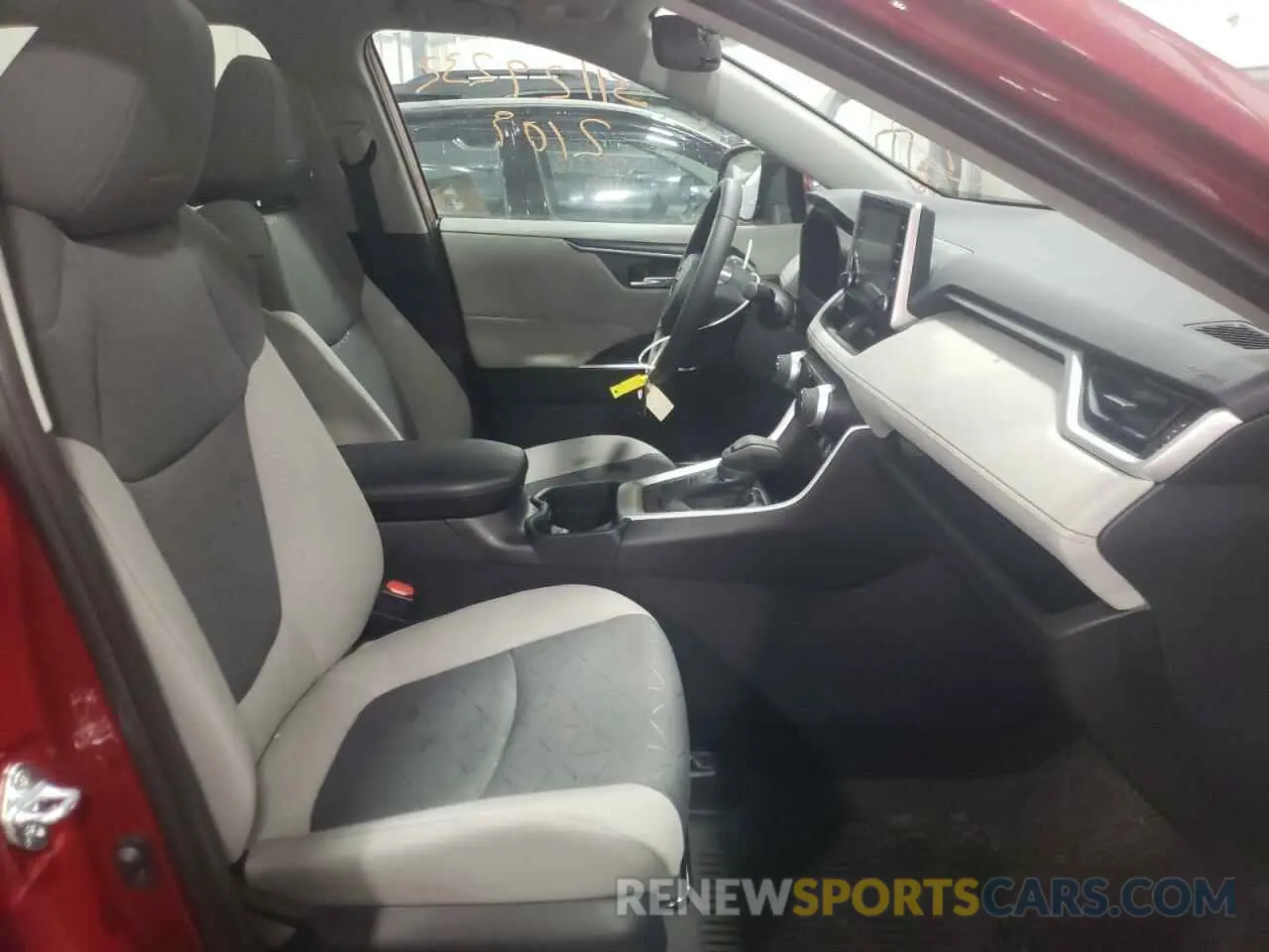 5 Photograph of a damaged car 2T3P1RFV7MW233720 TOYOTA RAV4 2021