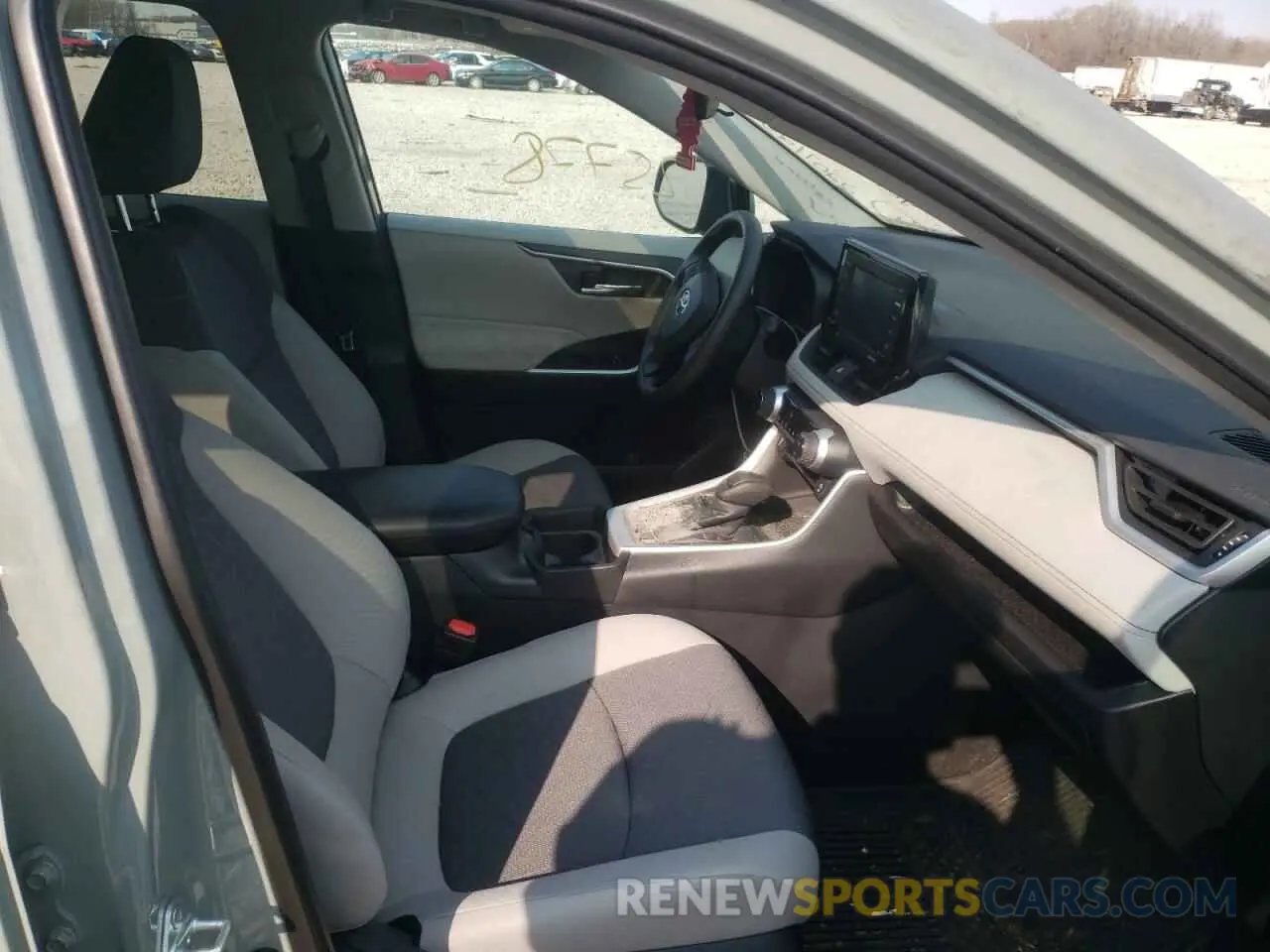 5 Photograph of a damaged car 2T3P1RFV8MC148869 TOYOTA RAV4 2021