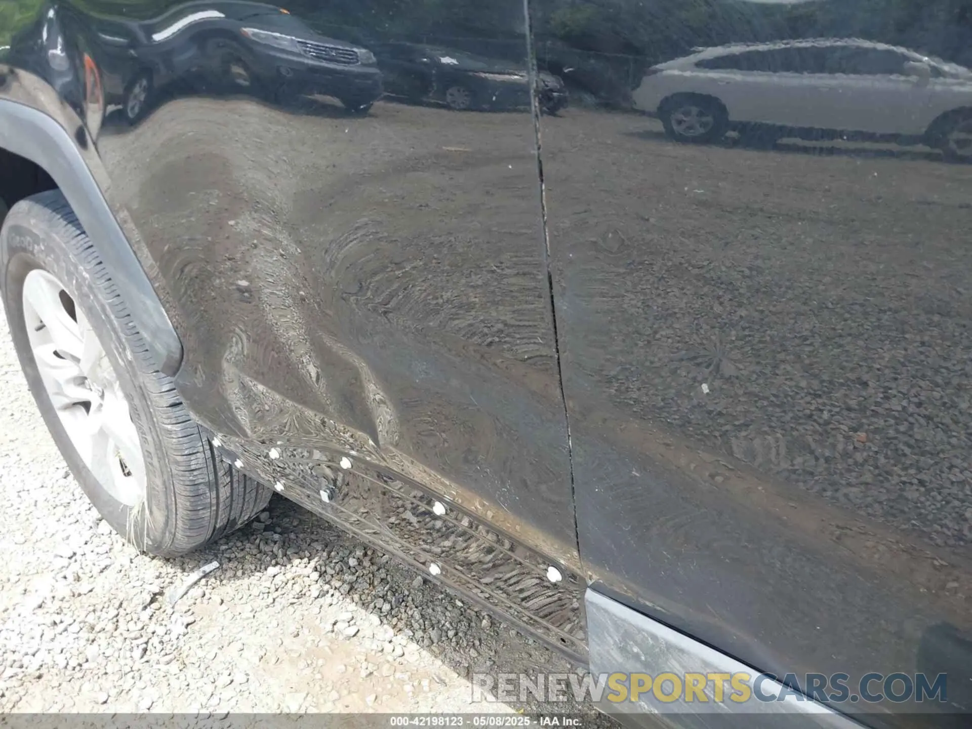 17 Photograph of a damaged car 2T3P1RFV8MC164117 TOYOTA RAV4 2021