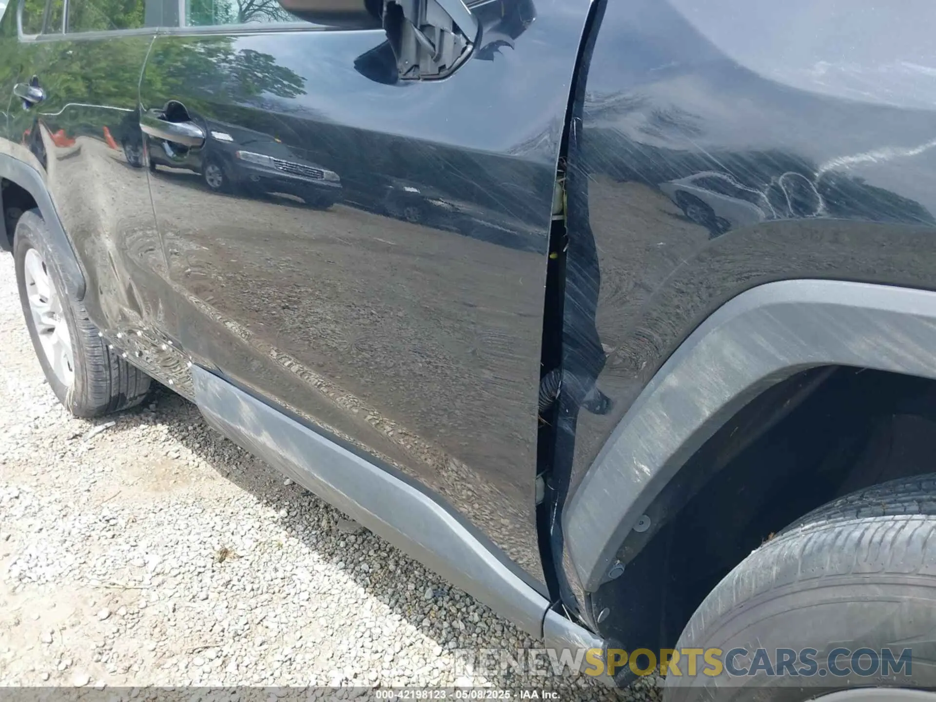 6 Photograph of a damaged car 2T3P1RFV8MC164117 TOYOTA RAV4 2021
