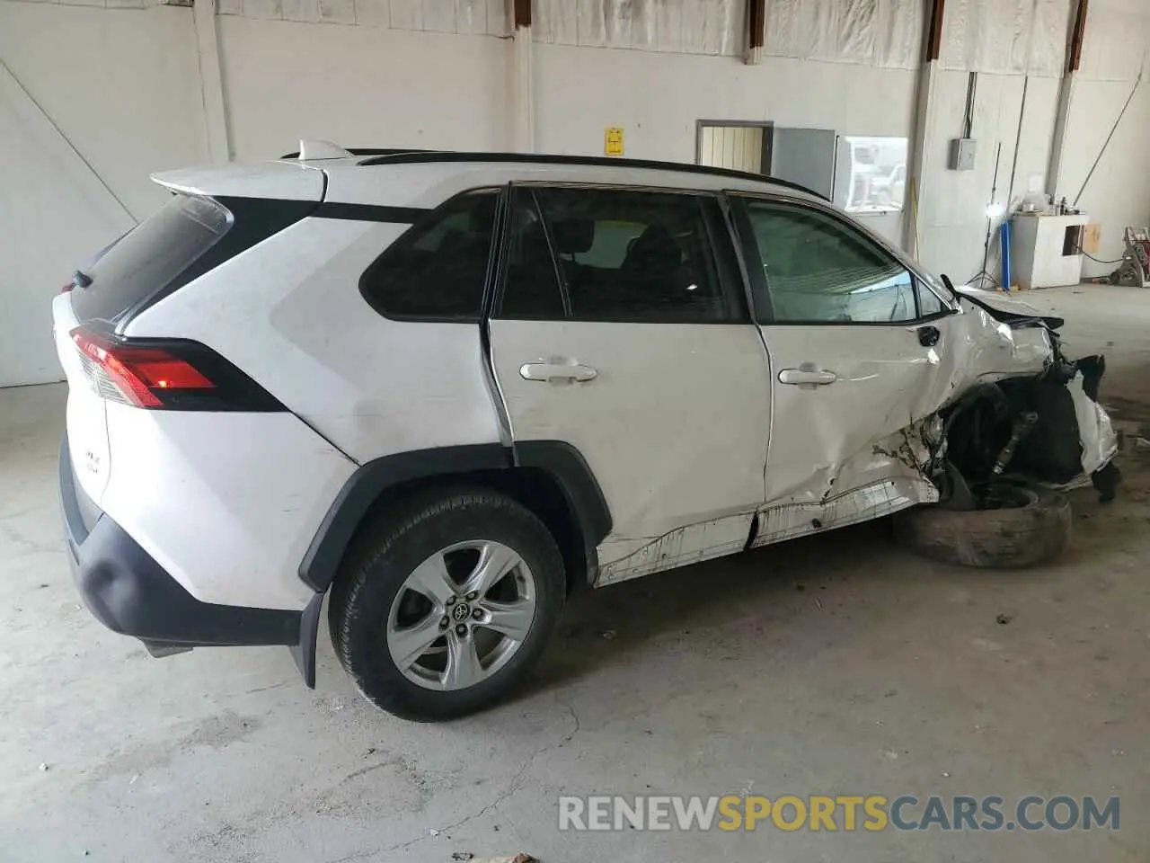 3 Photograph of a damaged car 2T3P1RFV8MC226549 TOYOTA RAV4 2021