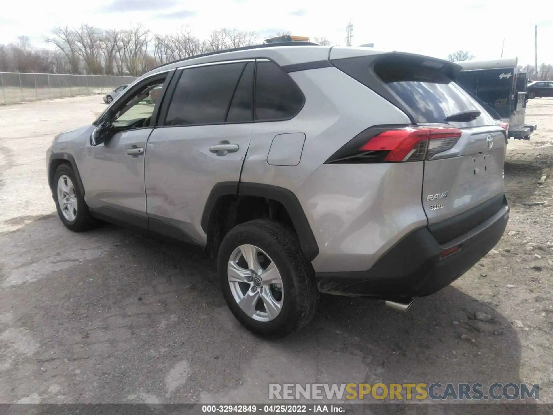 3 Photograph of a damaged car 2T3P1RFV8MC249944 TOYOTA RAV4 2021